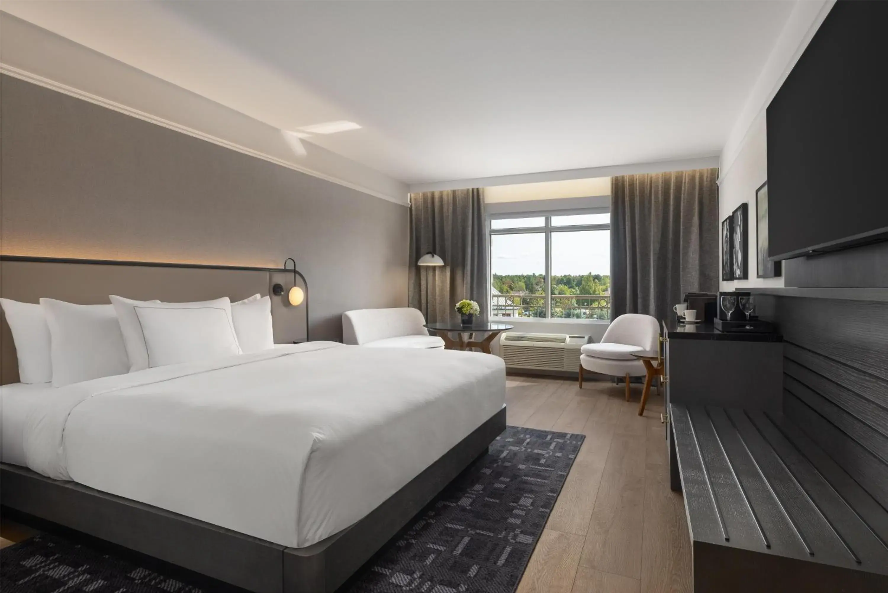 King Room with Bath Tub - Mobility Access in Hotel Vallea Bromont, Tapestry Collection by Hilton King Room with Bath Tub - Mobility Access in Hotel Vallea Bromont, Tapestry Collection by Hilton