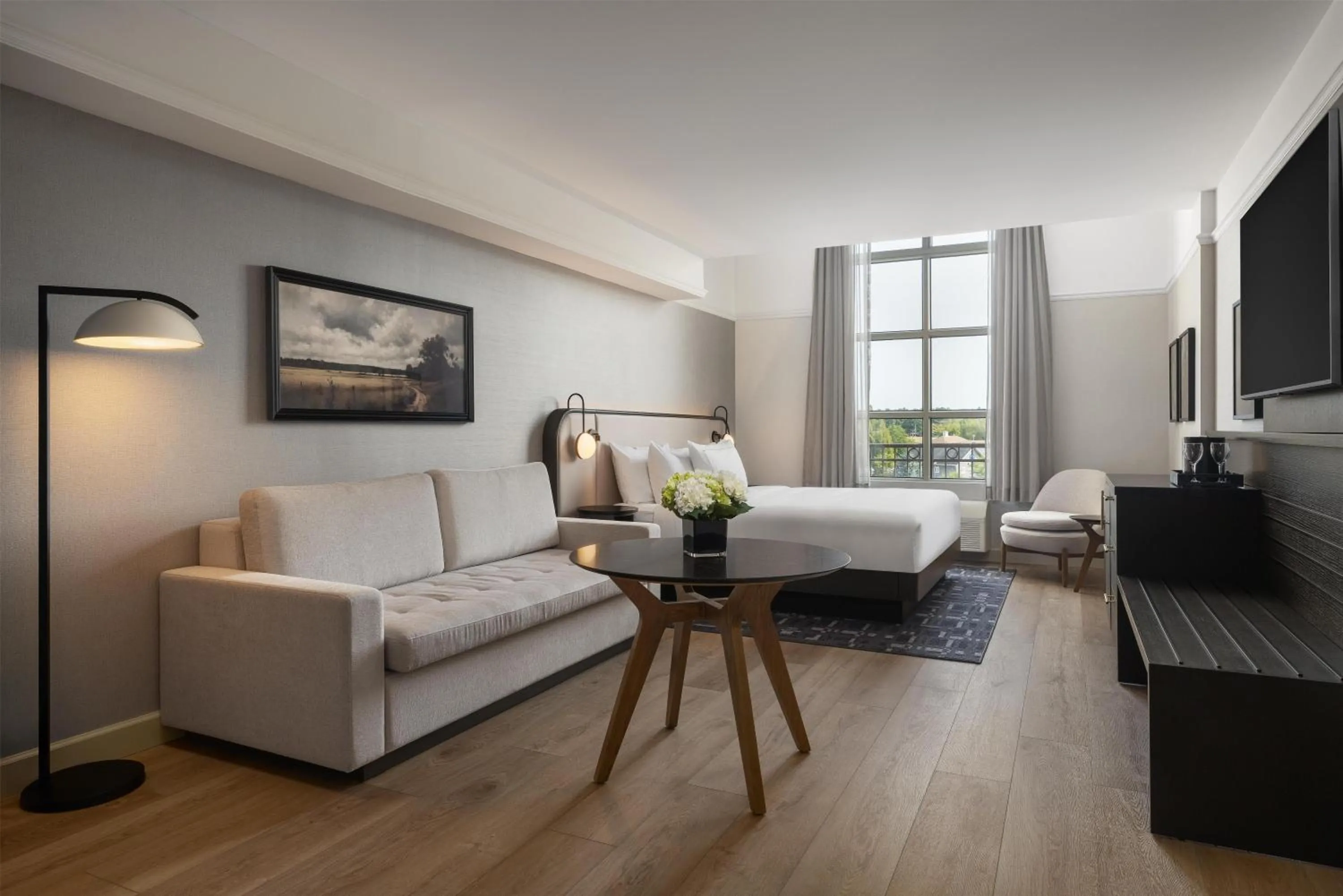 Living room, Bed in Hotel Vallea Bromont, Tapestry Collection by Hilton