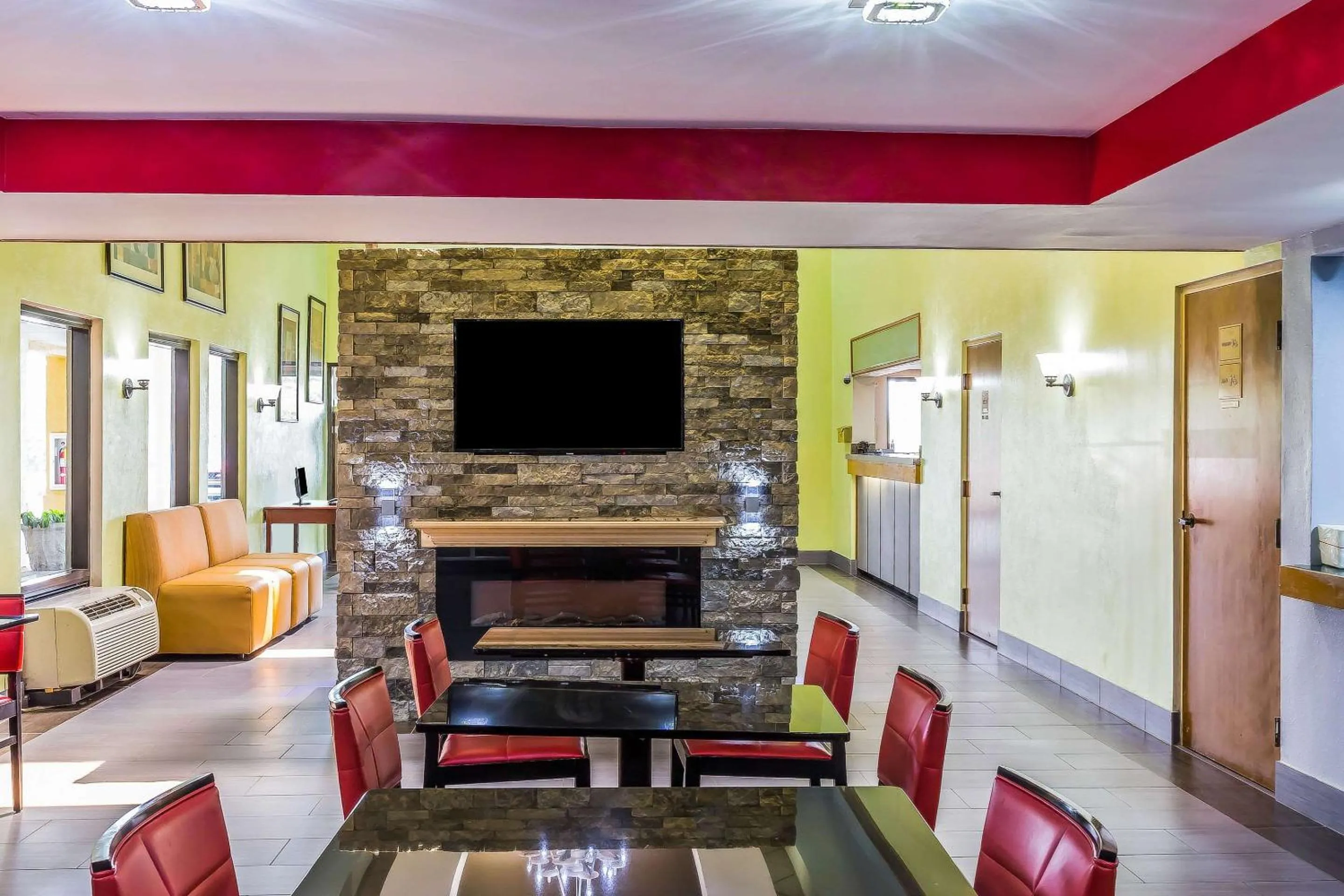 Restaurant/places to eat in Rodeway Inn Knoxville East