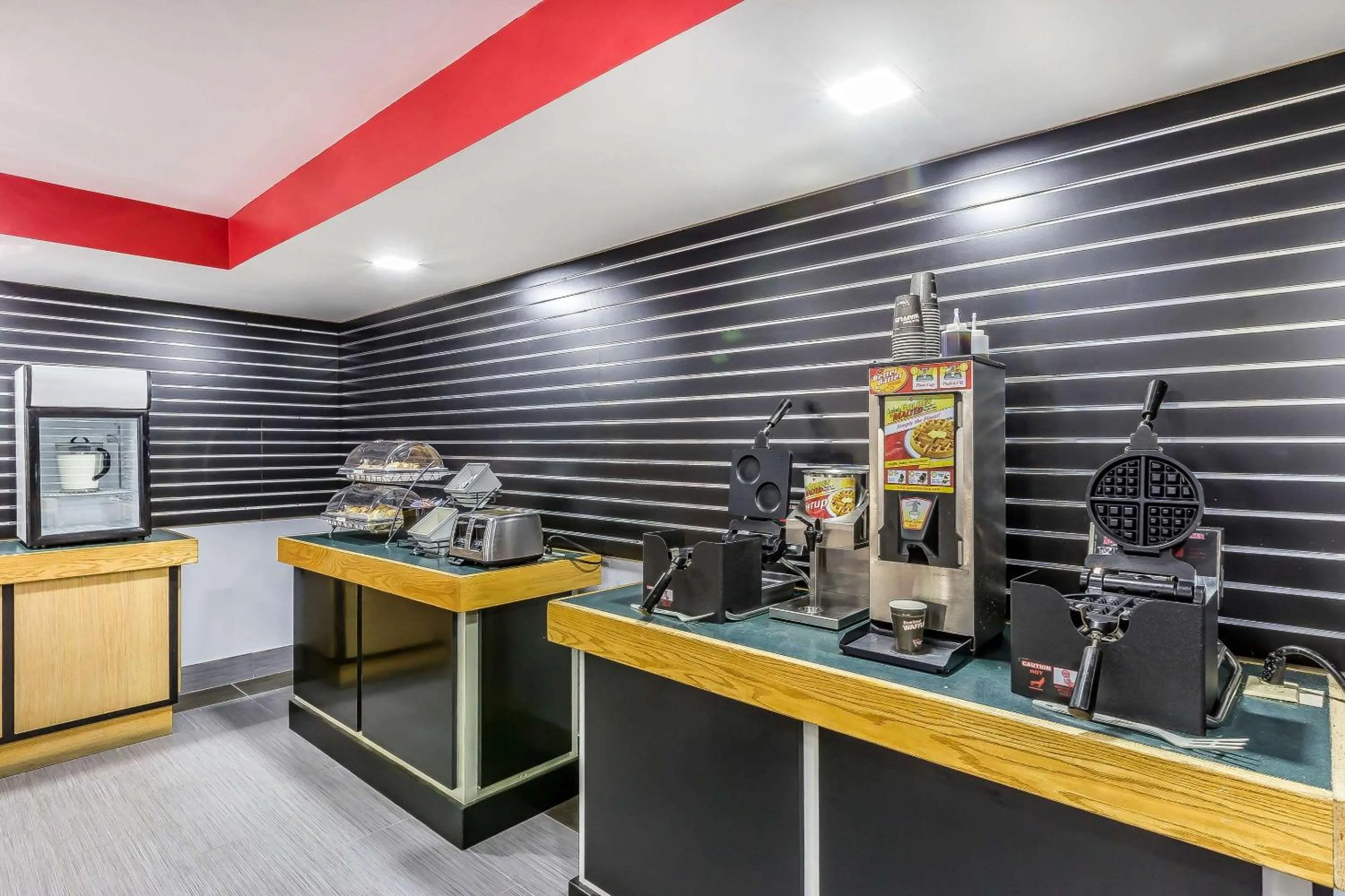 Restaurant/places to eat in Rodeway Inn Knoxville East