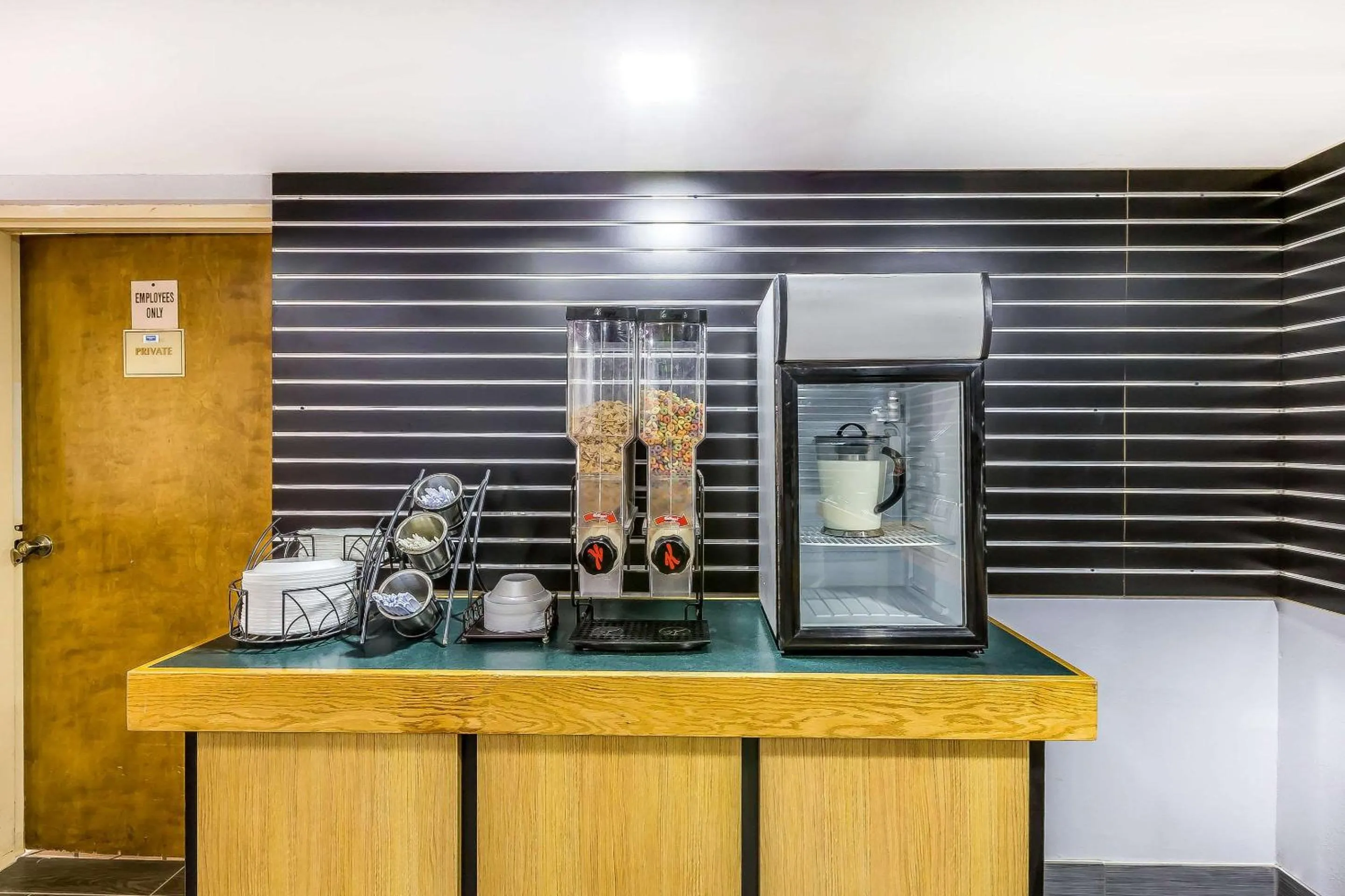 Restaurant/places to eat in Rodeway Inn Knoxville East