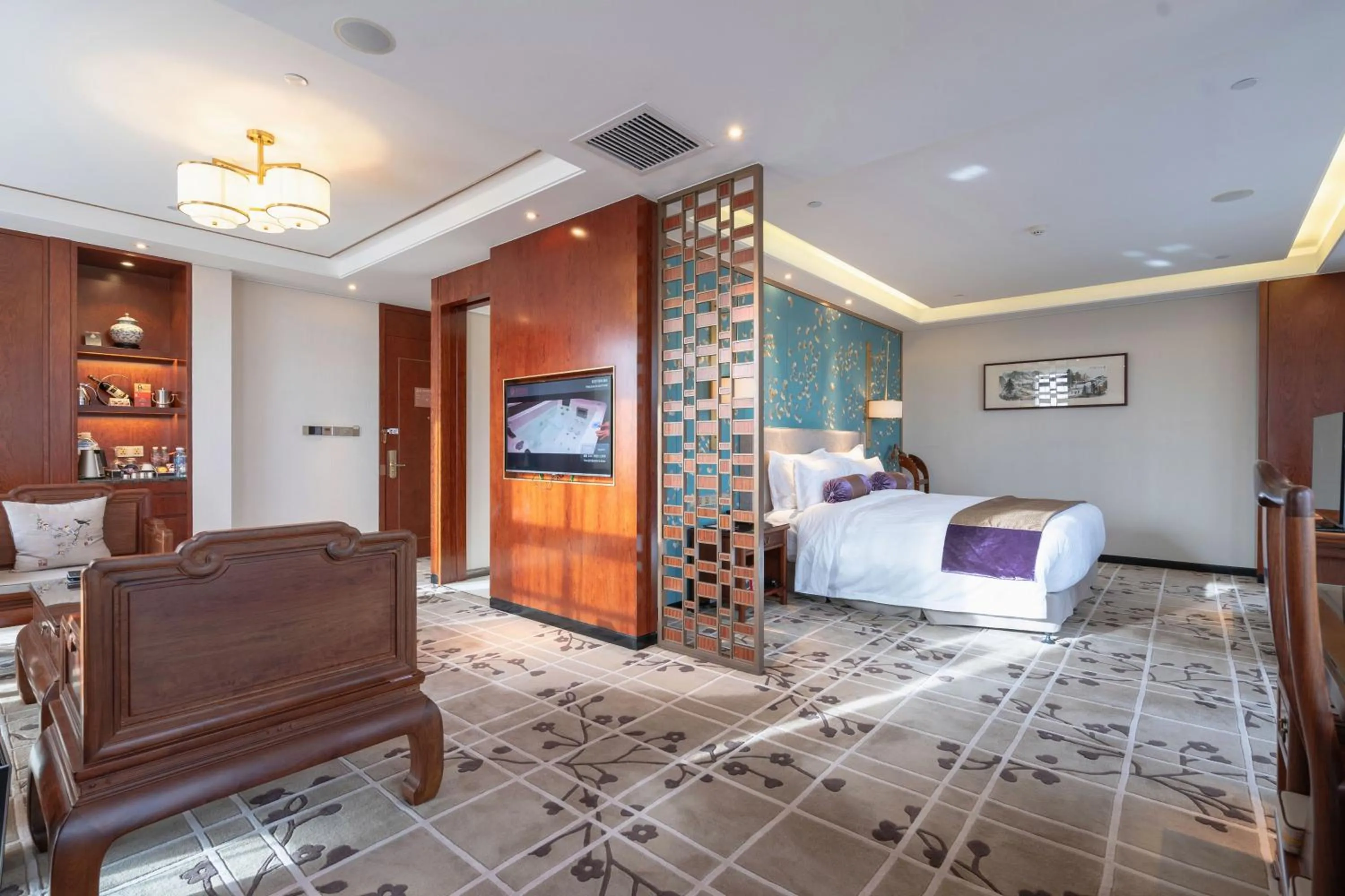 Photo of the whole room, Bed in Ordos Yonggui Hotel