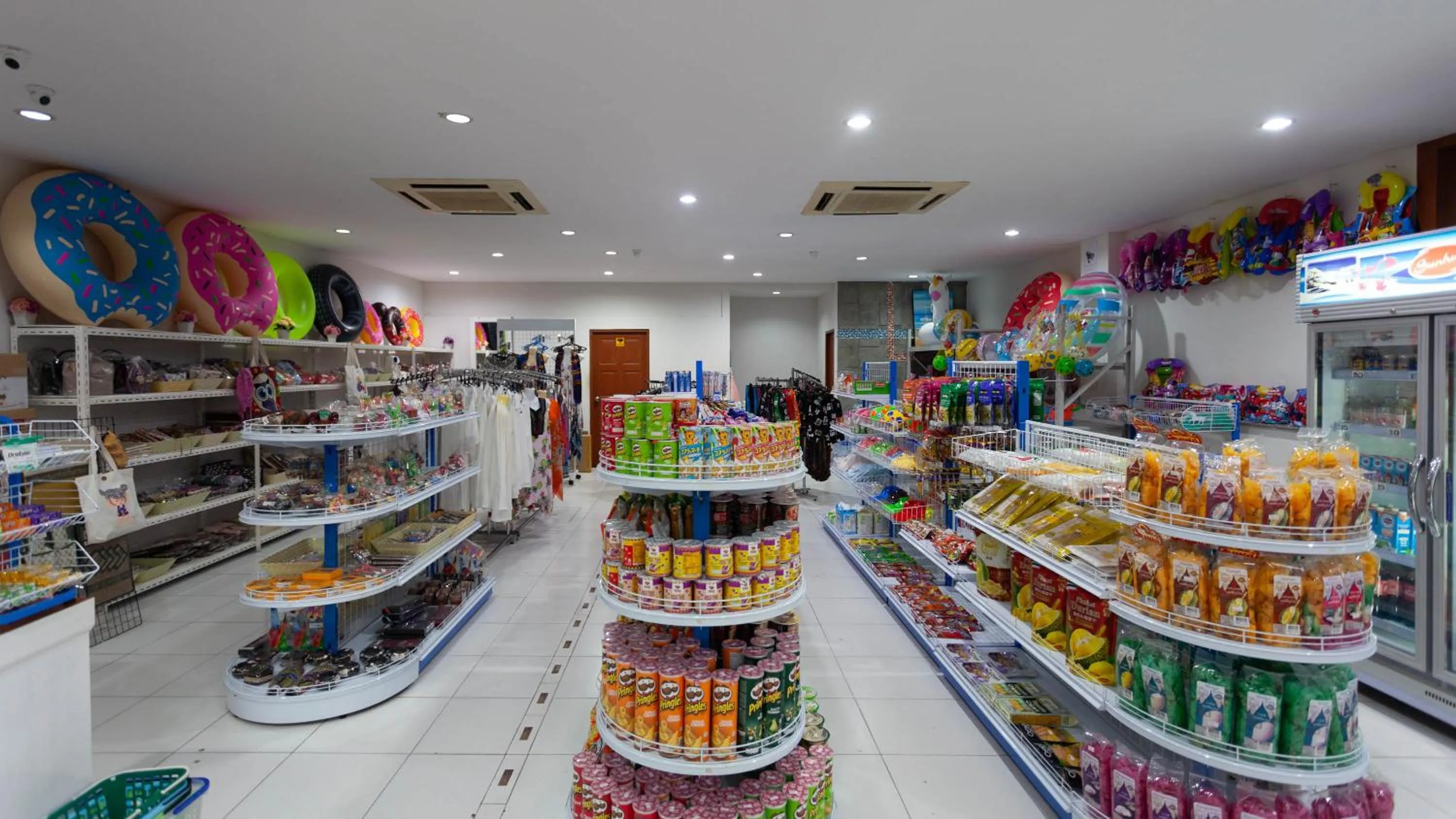 Supermarket/grocery shop in Baumancasa Beach Resort