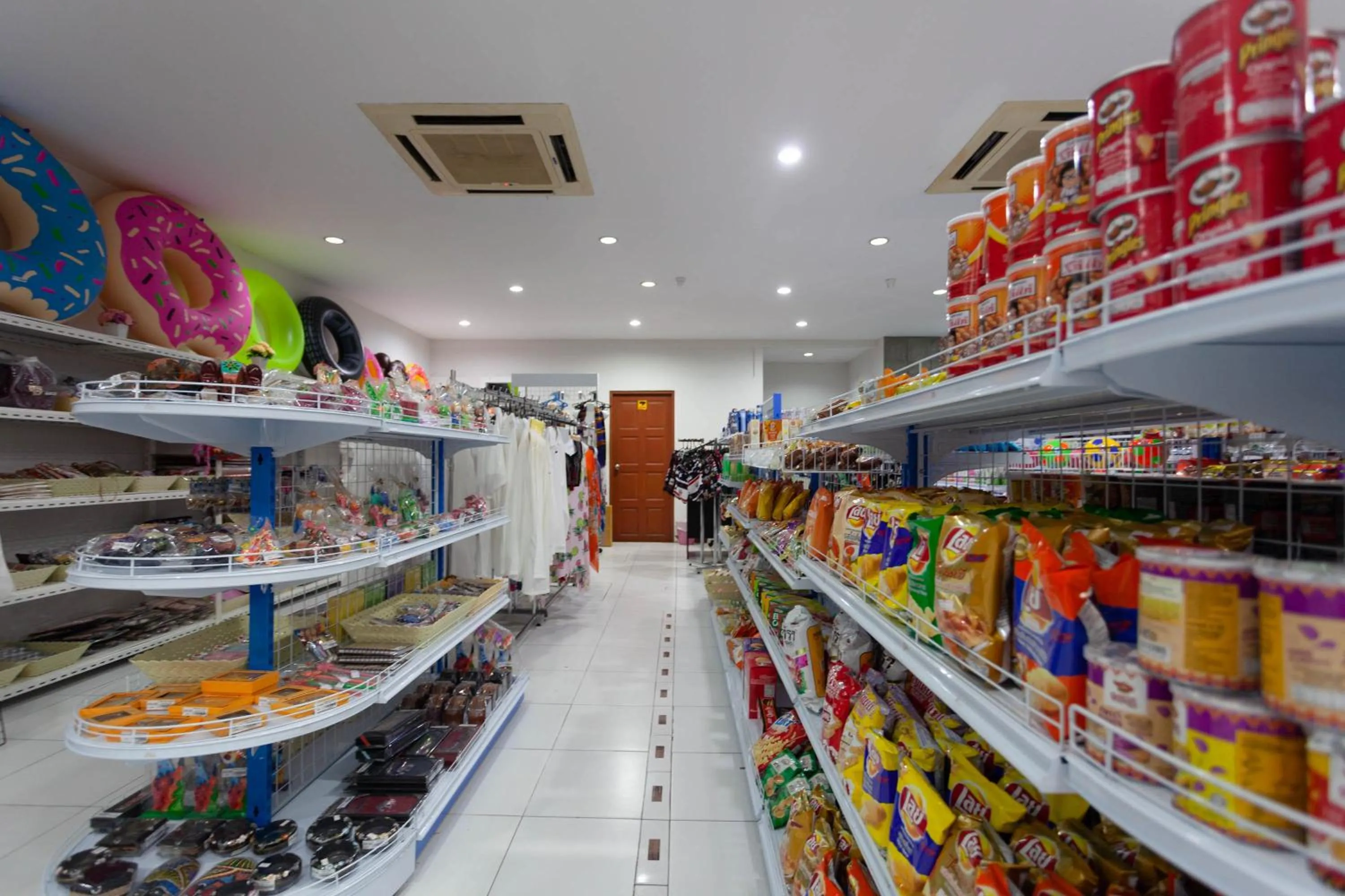 Supermarket/grocery shop in Baumancasa Beach Resort