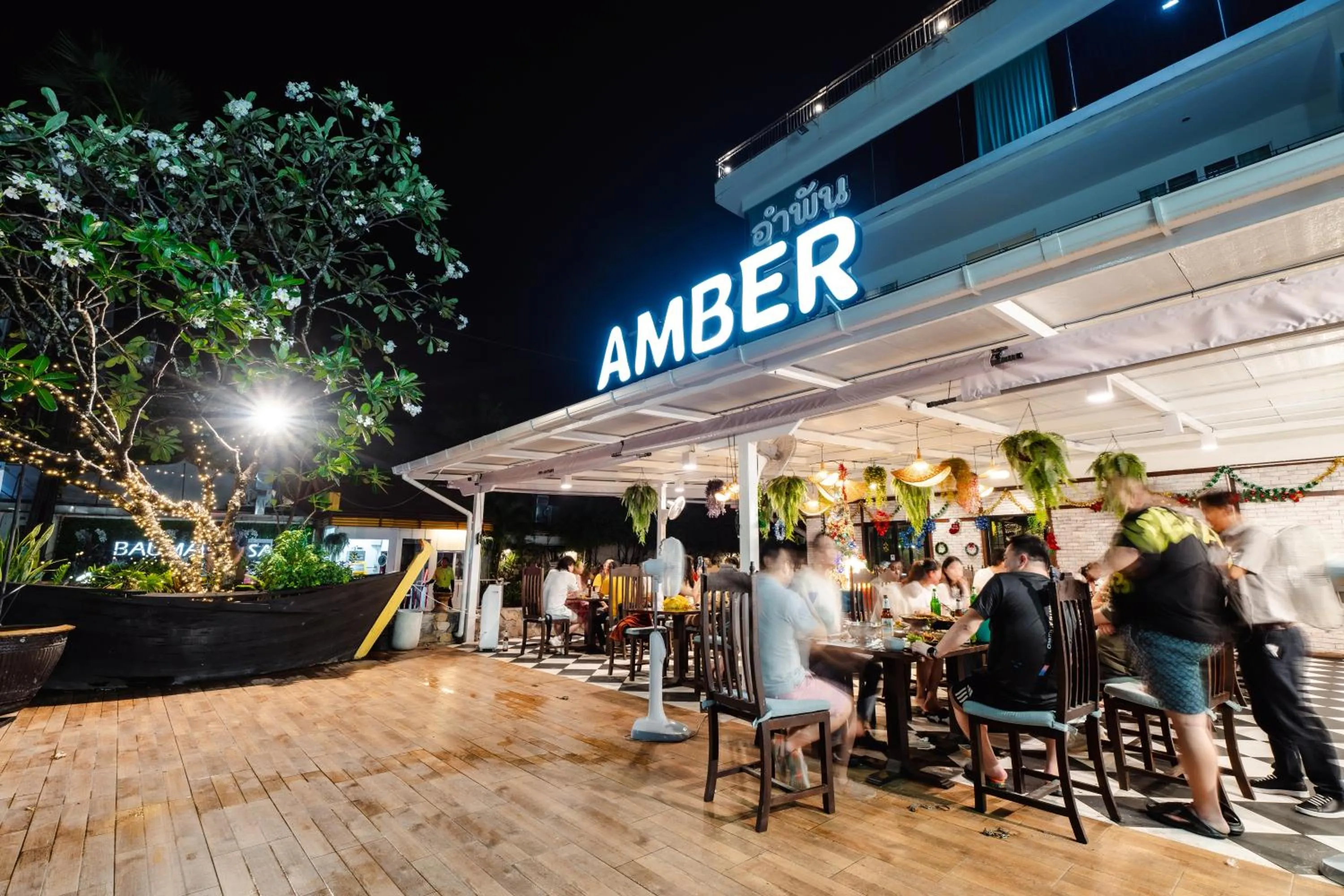 Restaurant/places to eat in Baumancasa Beach Resort