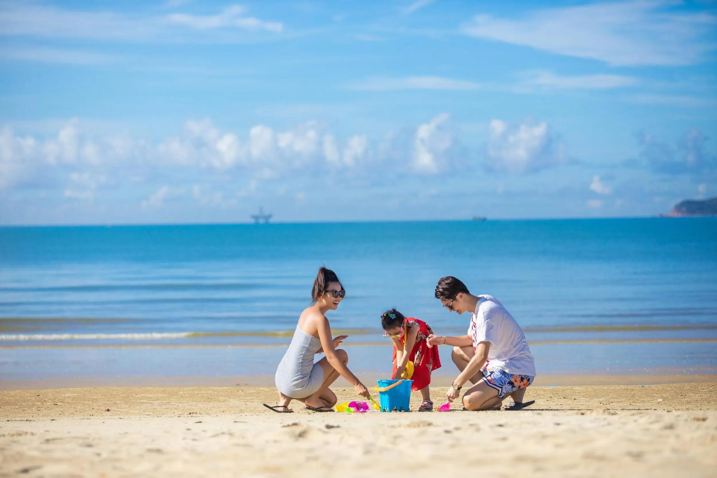 Beach in Pullman Oceanview Sanya Bay Resort & Spa