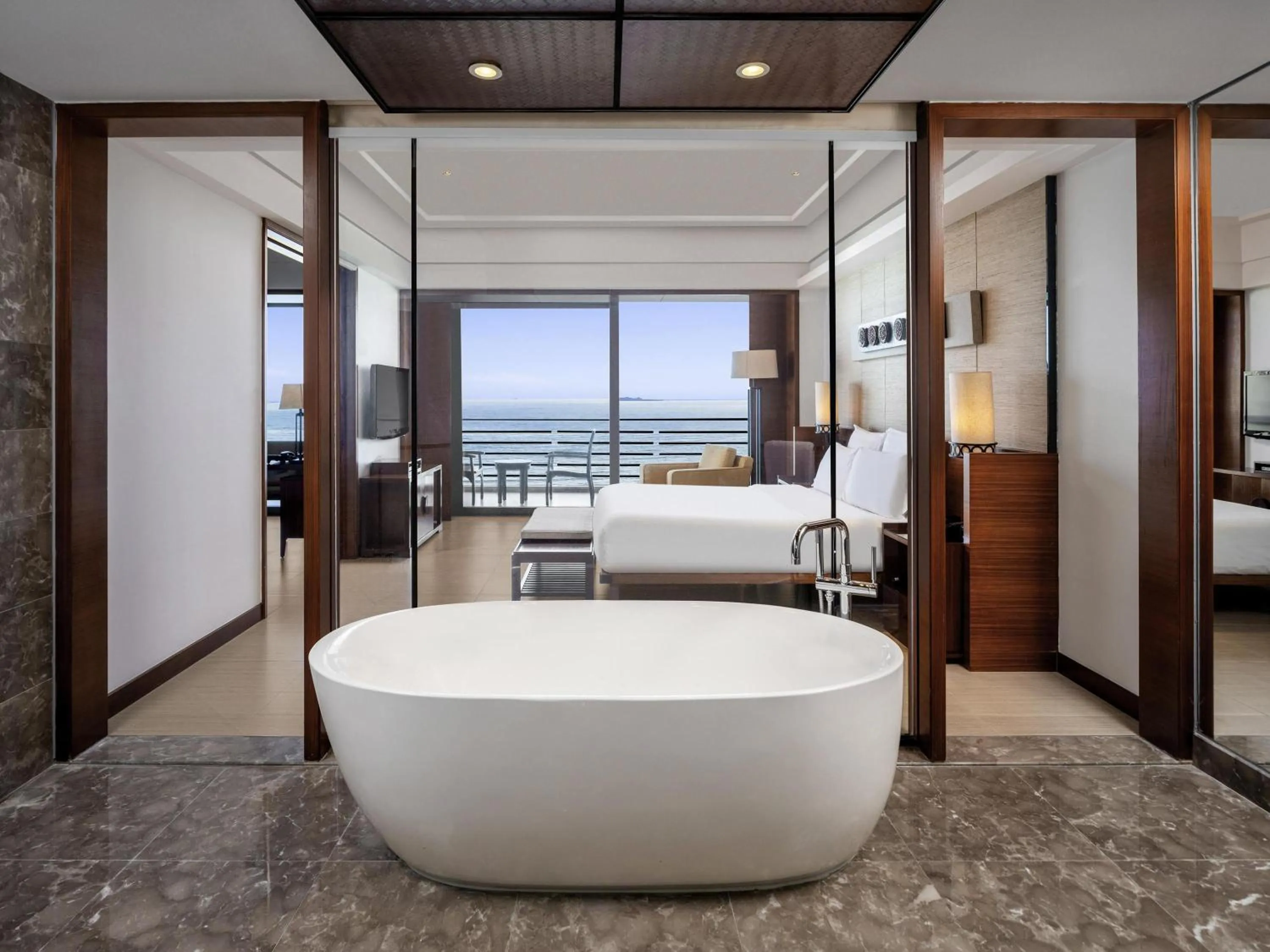 Bedroom, Bed in Pullman Oceanview Sanya Bay Resort & Spa