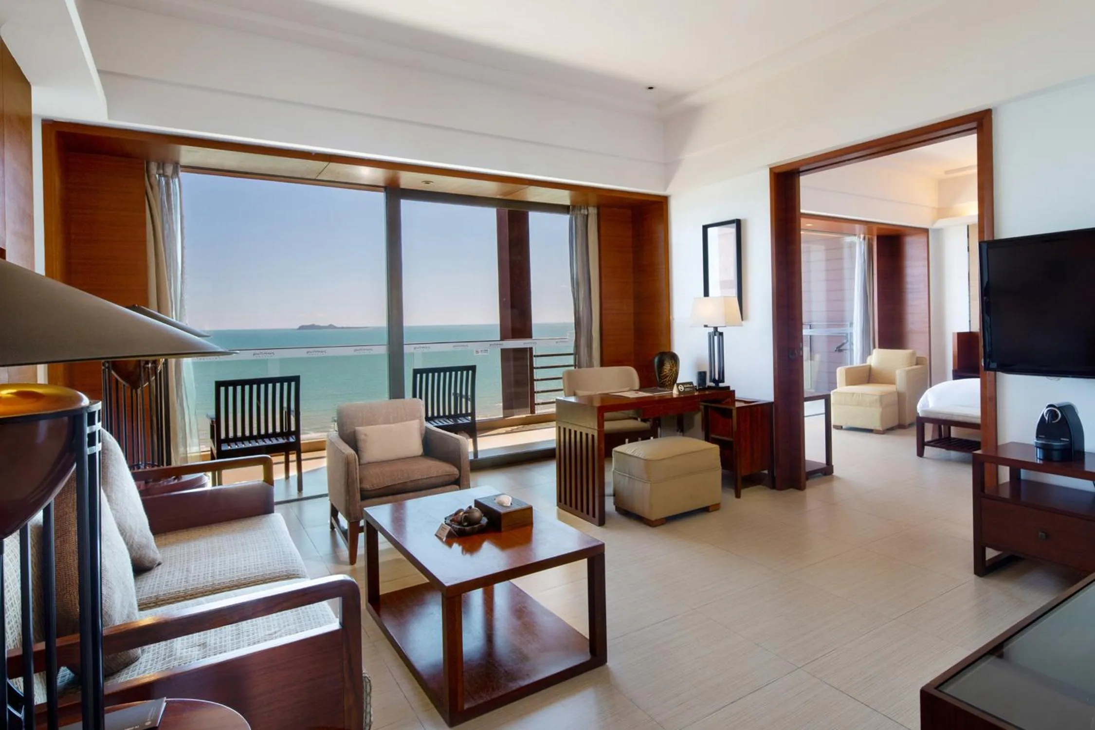 Property building in Pullman Oceanview Sanya Bay Resort & Spa