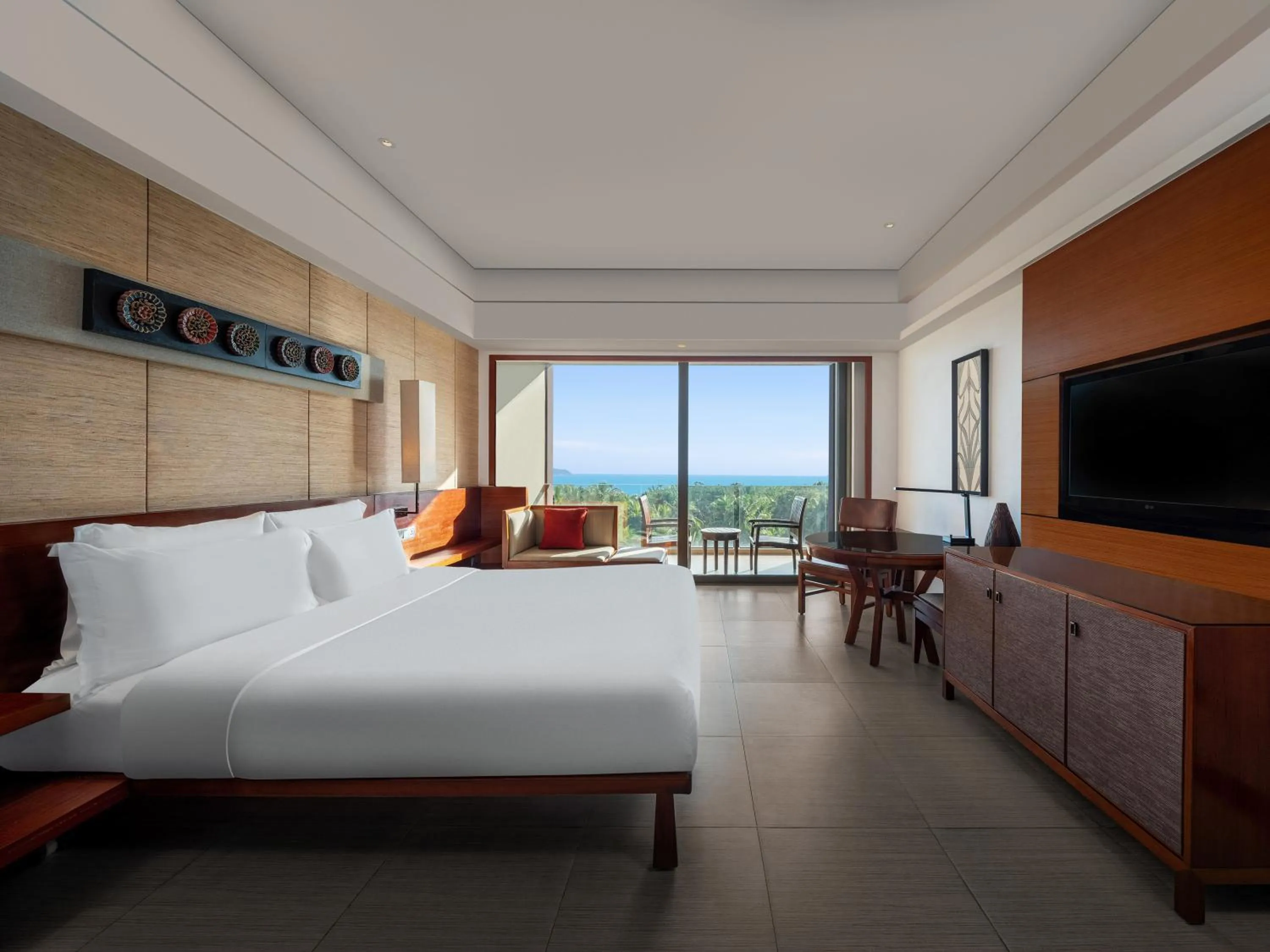 Photo of the whole room, Bed in Pullman Oceanview Sanya Bay Resort & Spa