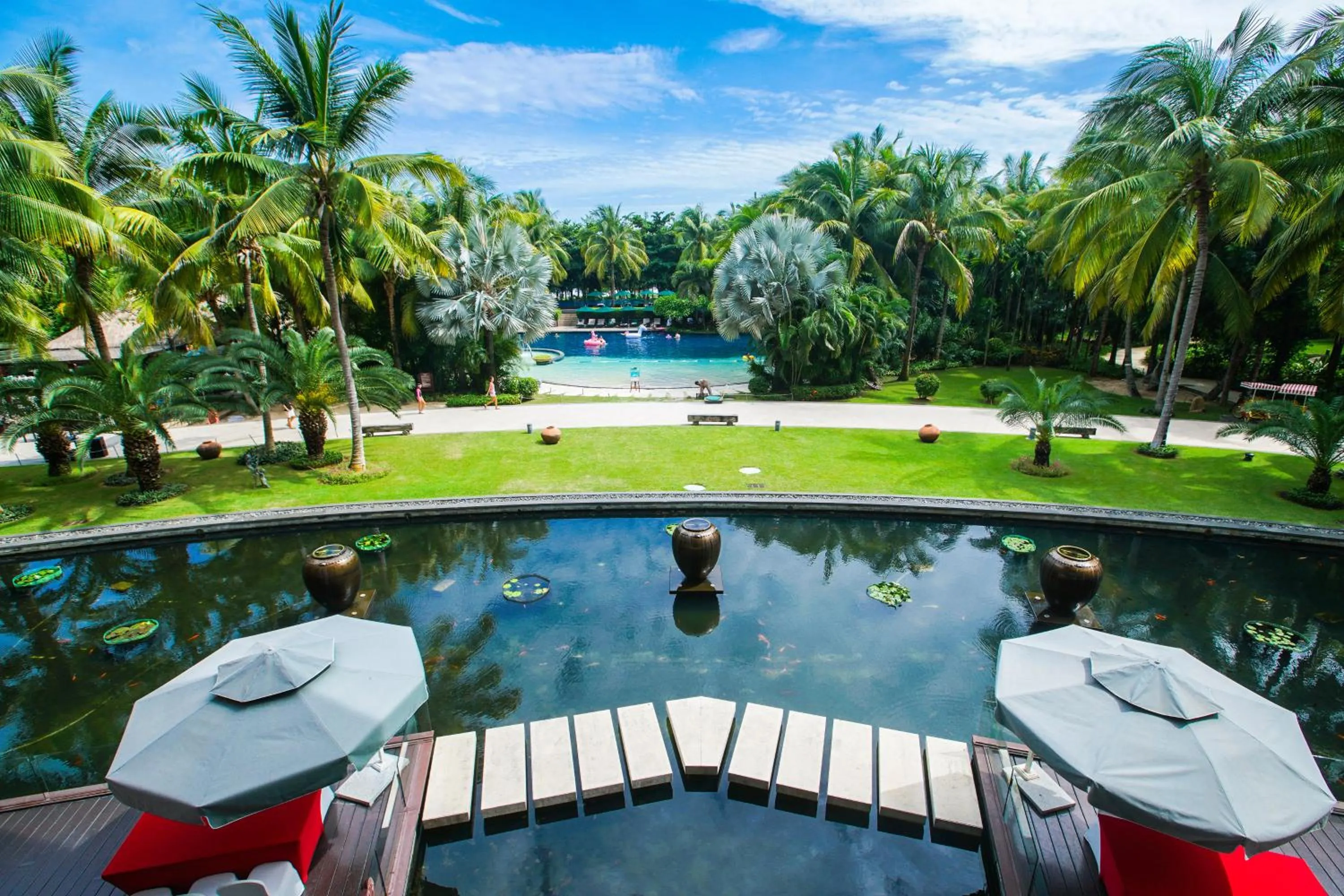 Property building in Pullman Oceanview Sanya Bay Resort & Spa