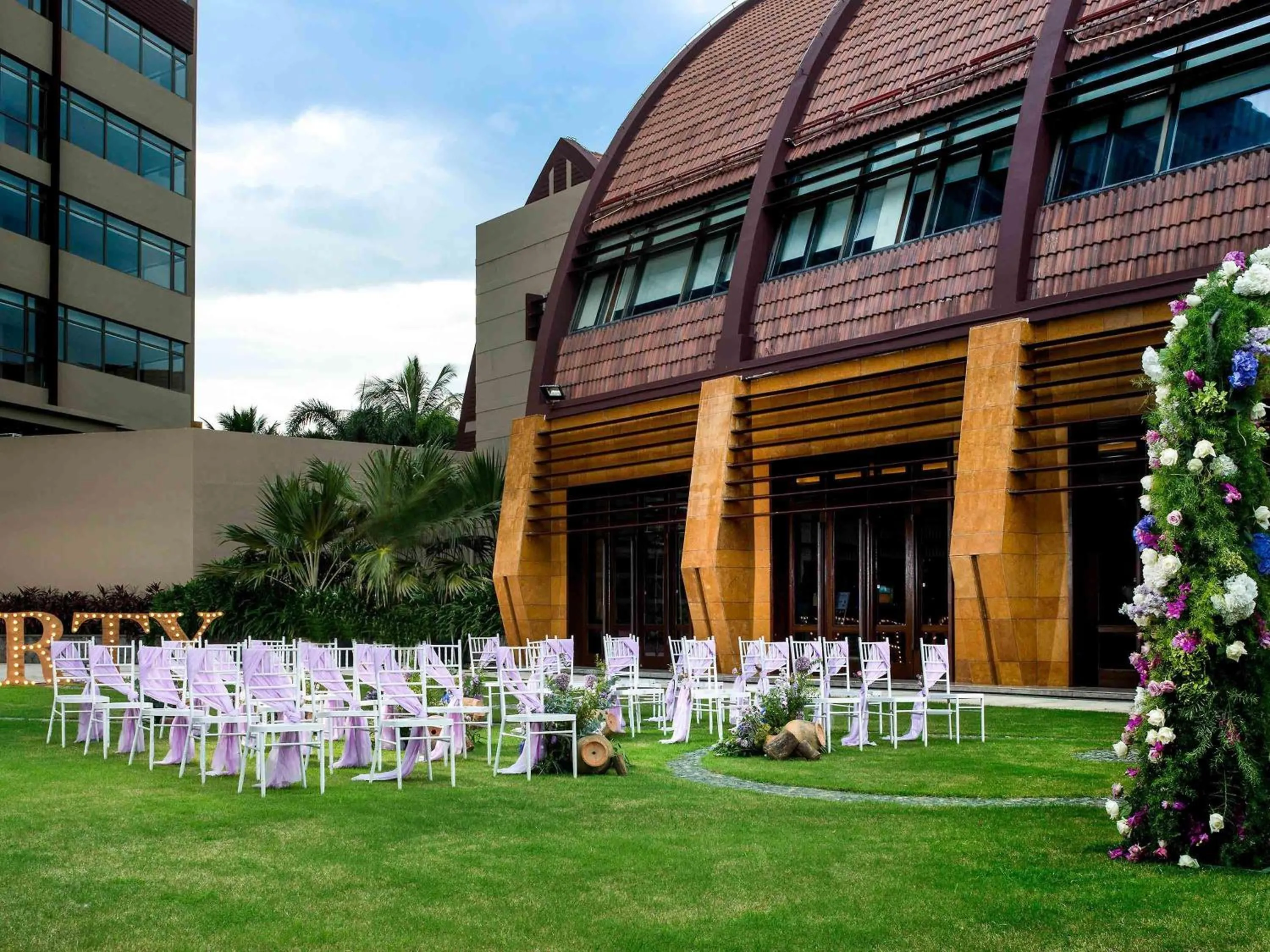 wedding in Pullman Oceanview Sanya Bay Resort & Spa