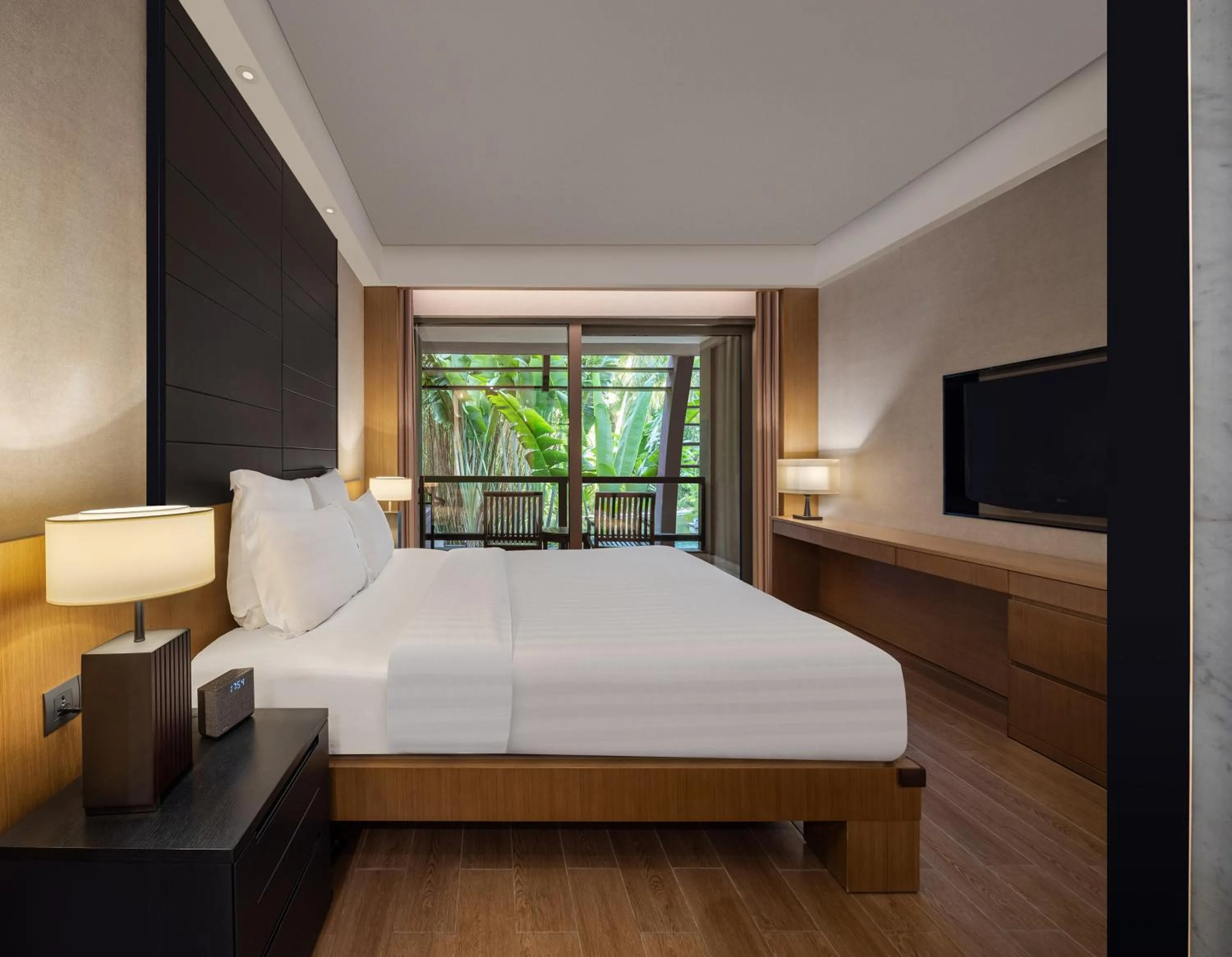 Photo of the whole room, Bed in Pullman Oceanview Sanya Bay Resort & Spa
