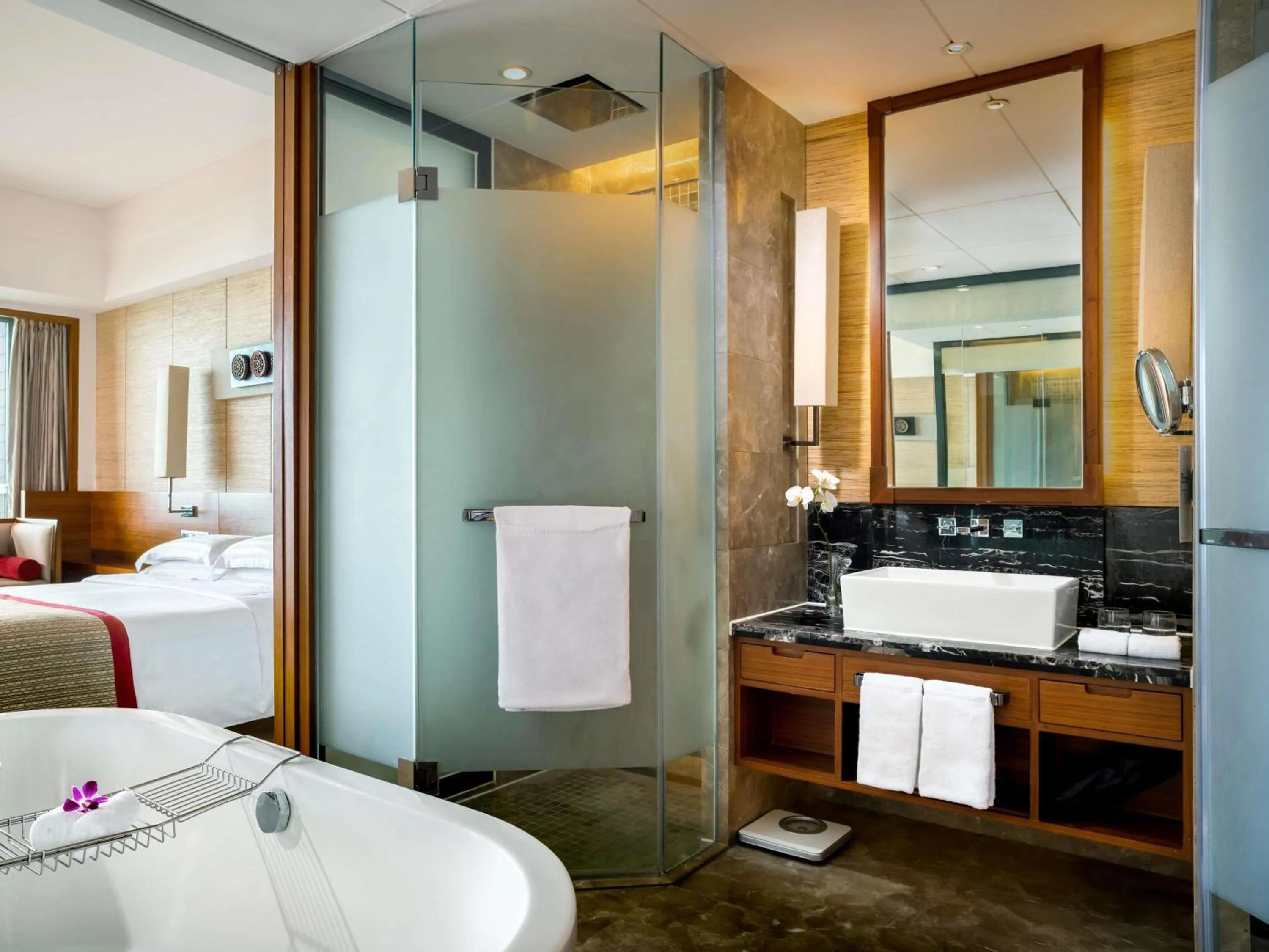 Bedroom, Bed in Pullman Oceanview Sanya Bay Resort & Spa