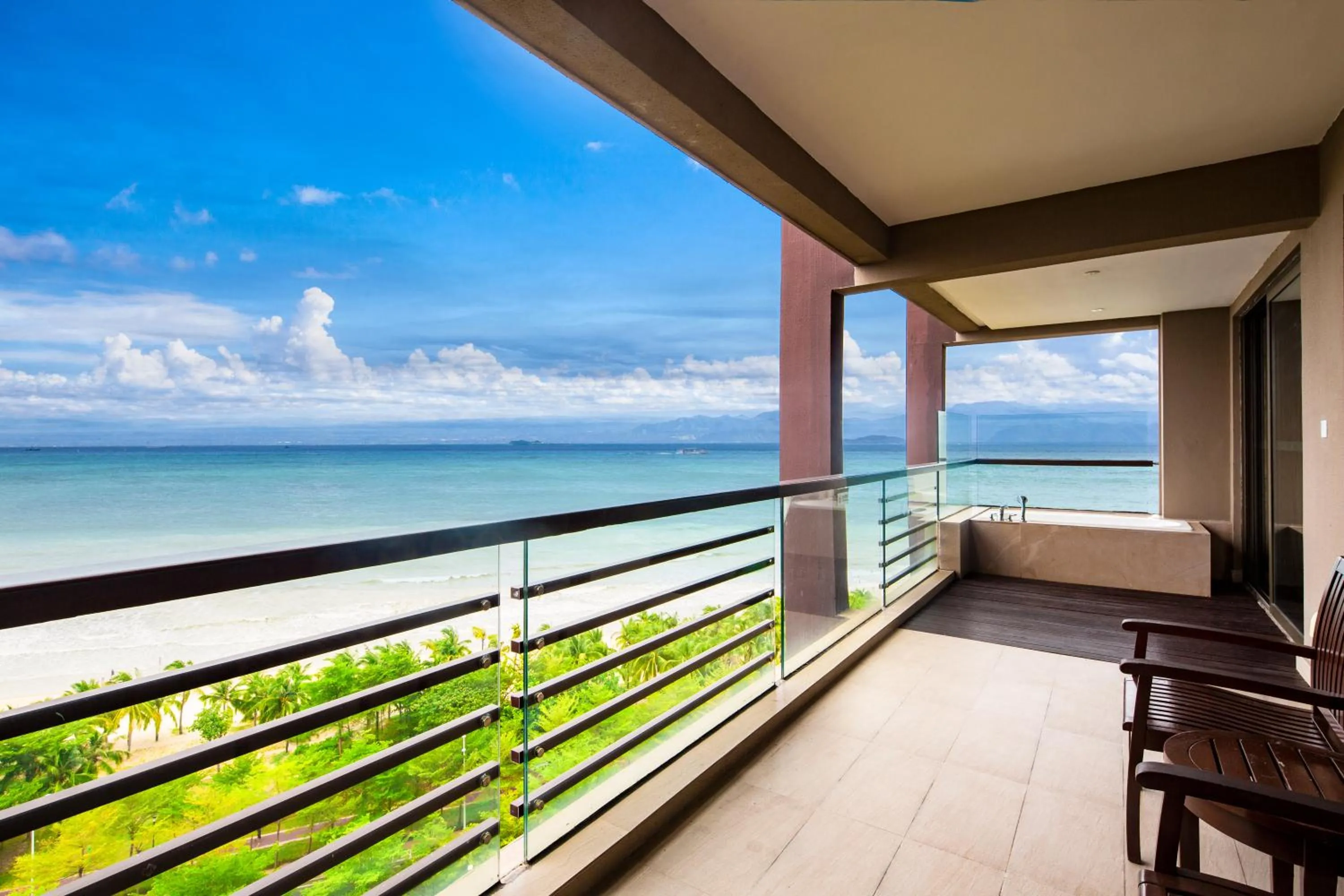 Property building in Pullman Oceanview Sanya Bay Resort & Spa