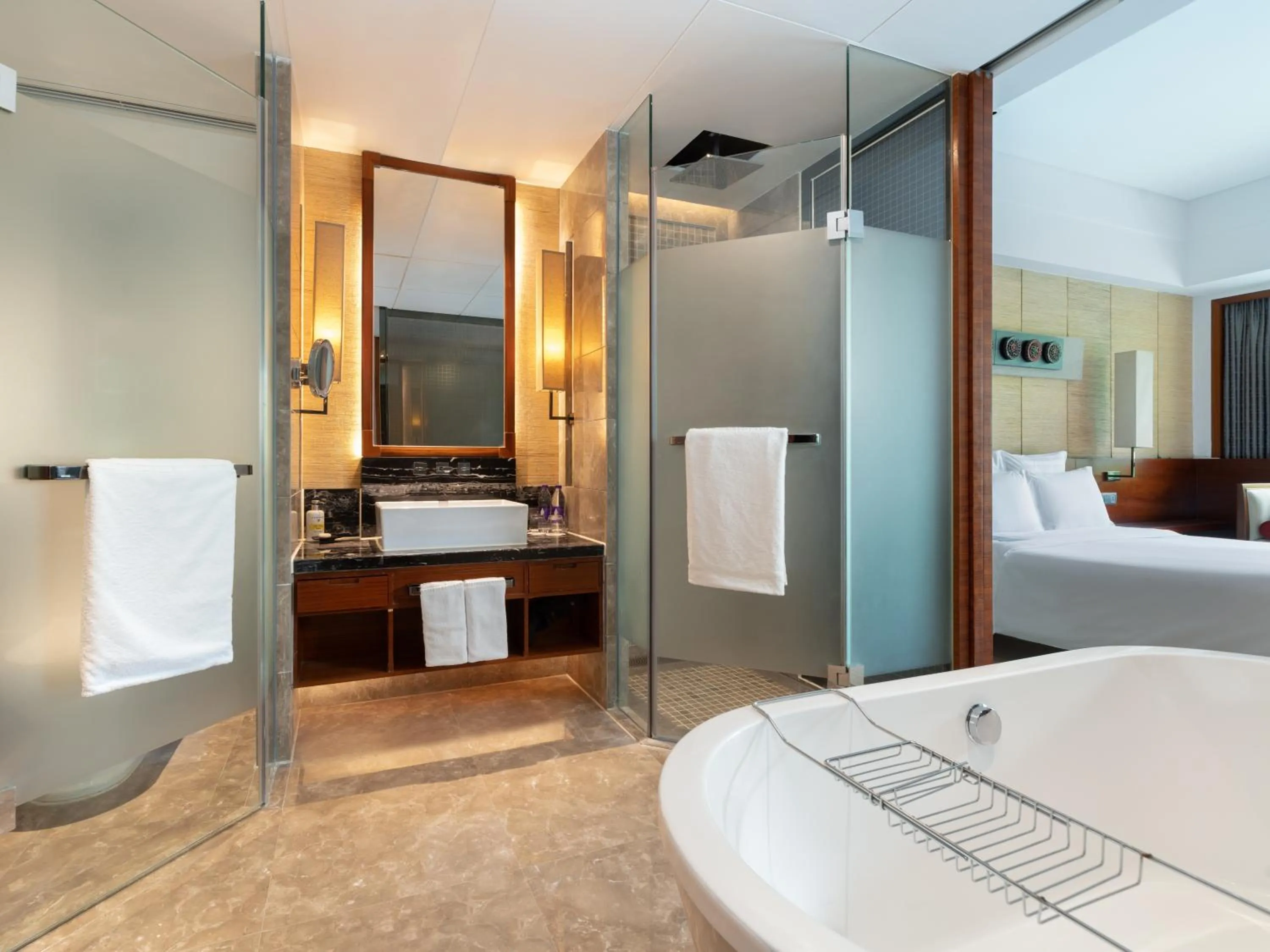 Shower, Bed in Pullman Oceanview Sanya Bay Resort & Spa