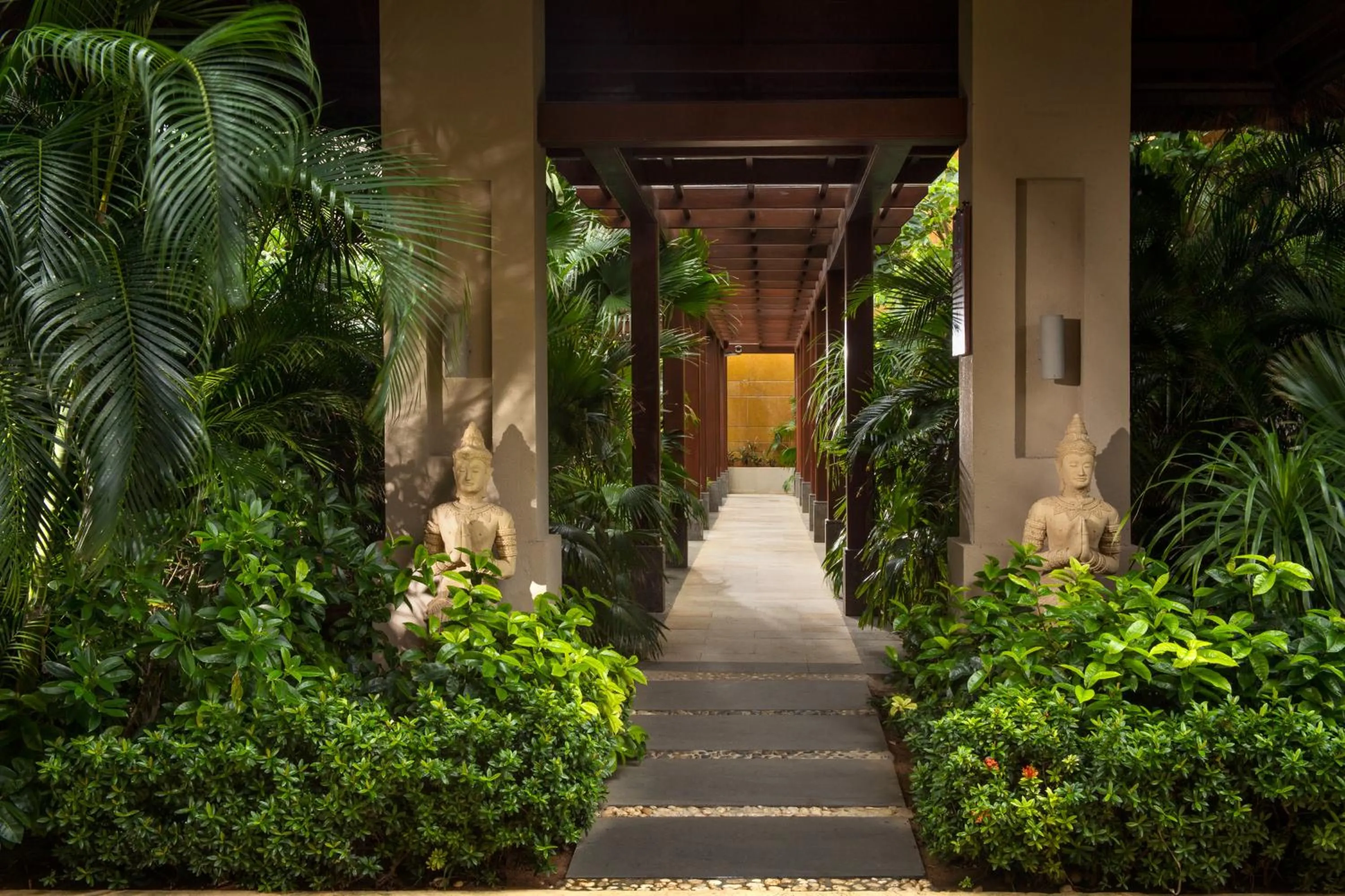 Facade/entrance in Pullman Oceanview Sanya Bay Resort & Spa