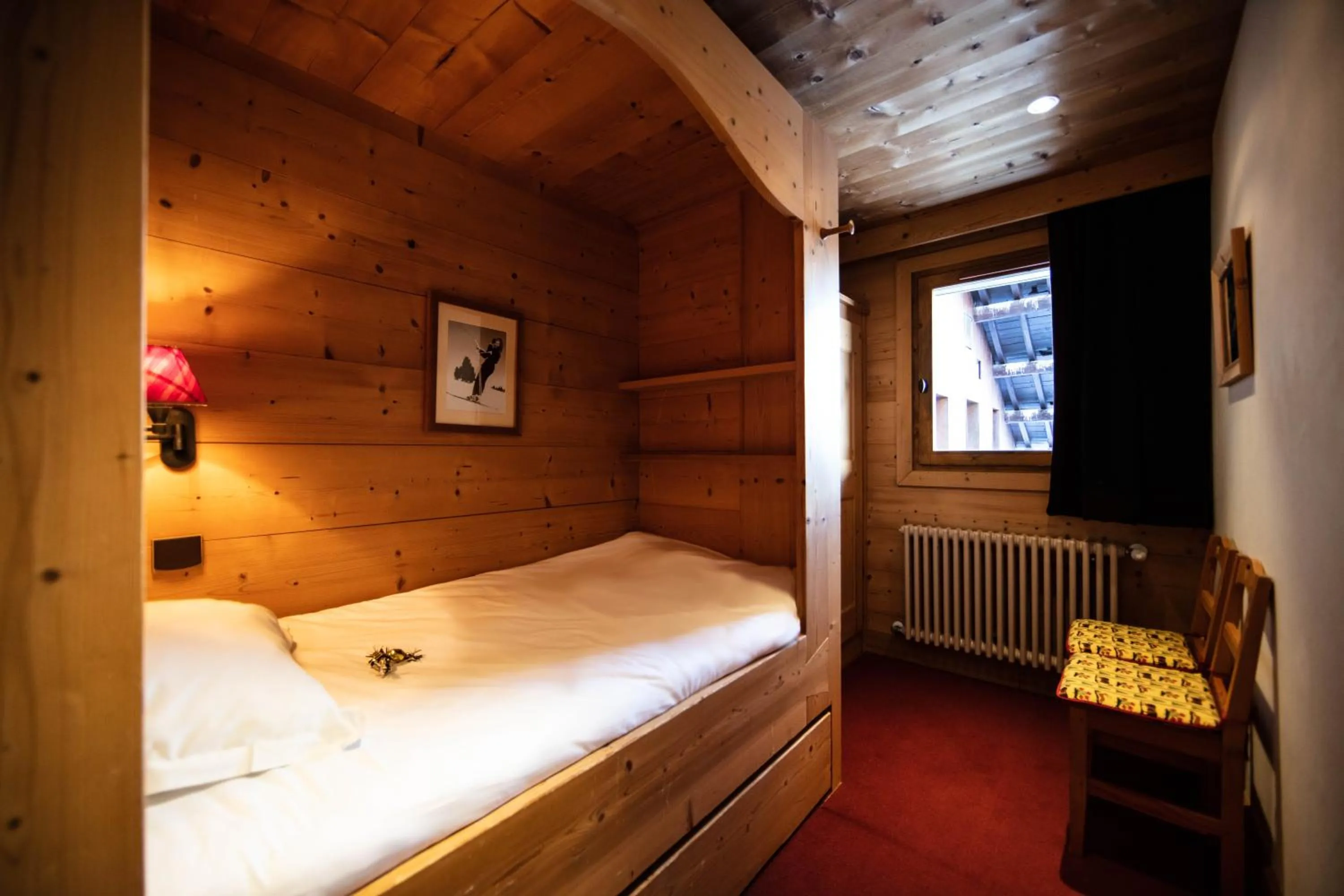 bunk bed, Bed in La Savoyarde