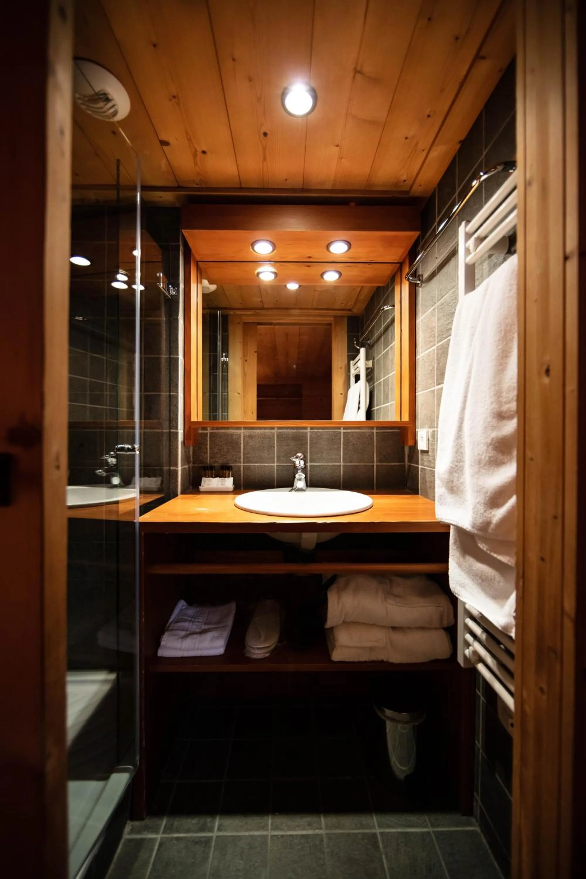 Bathroom in La Savoyarde