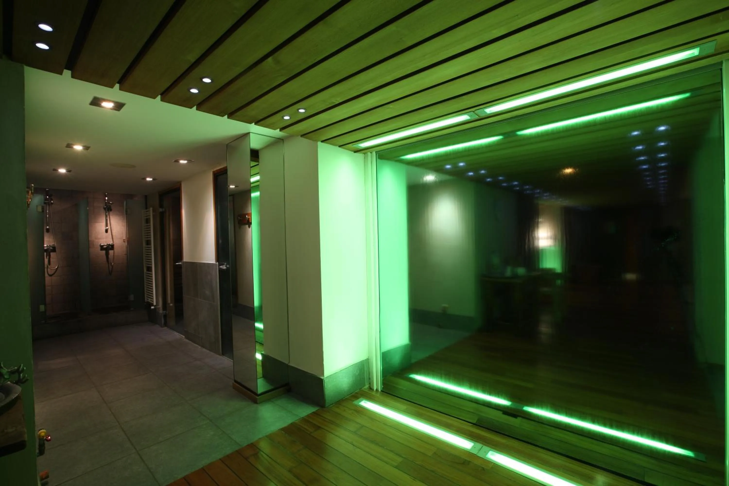 Steam room in La Savoyarde