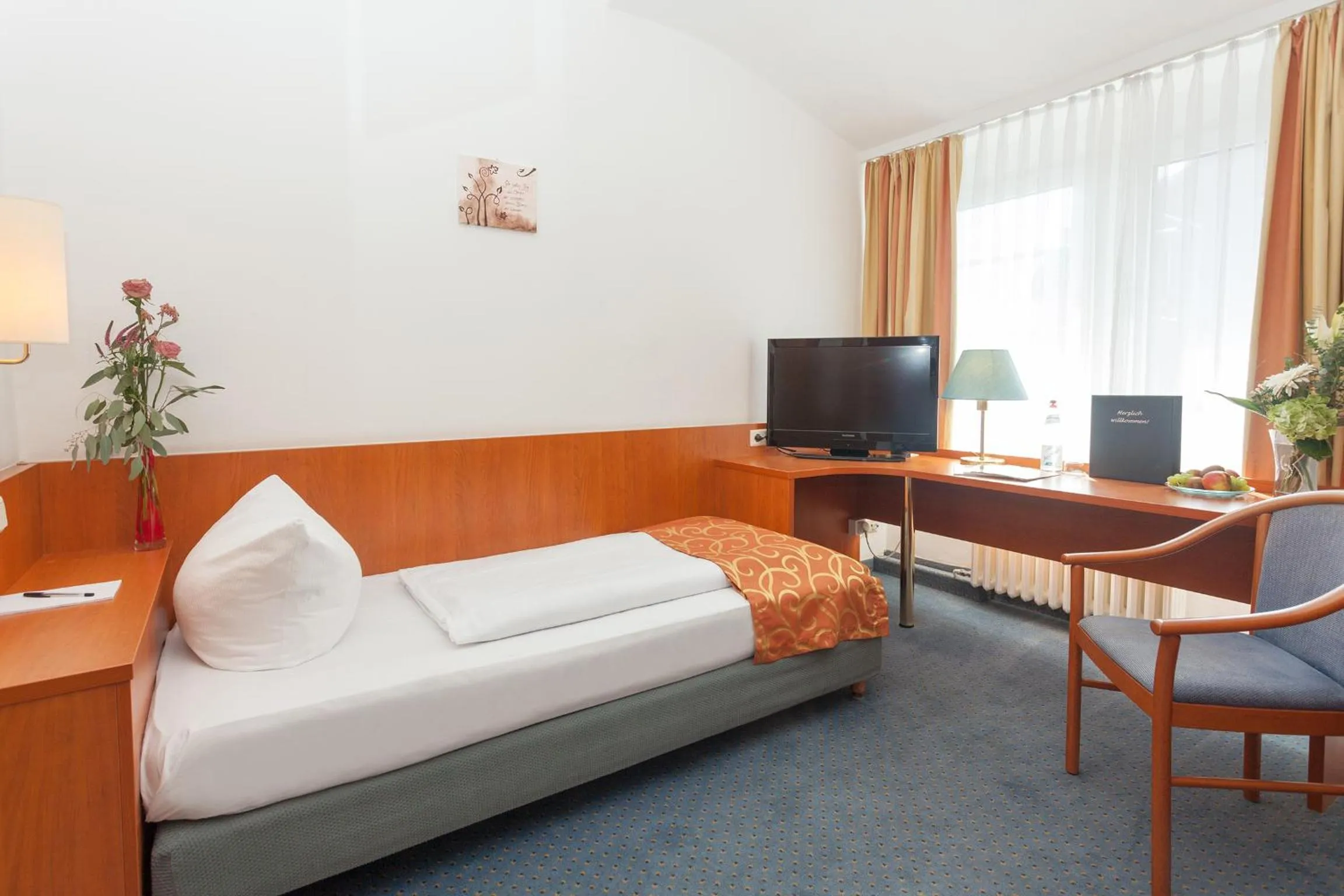 Photo of the whole room, Bed in Trip Inn Hotel Schumann