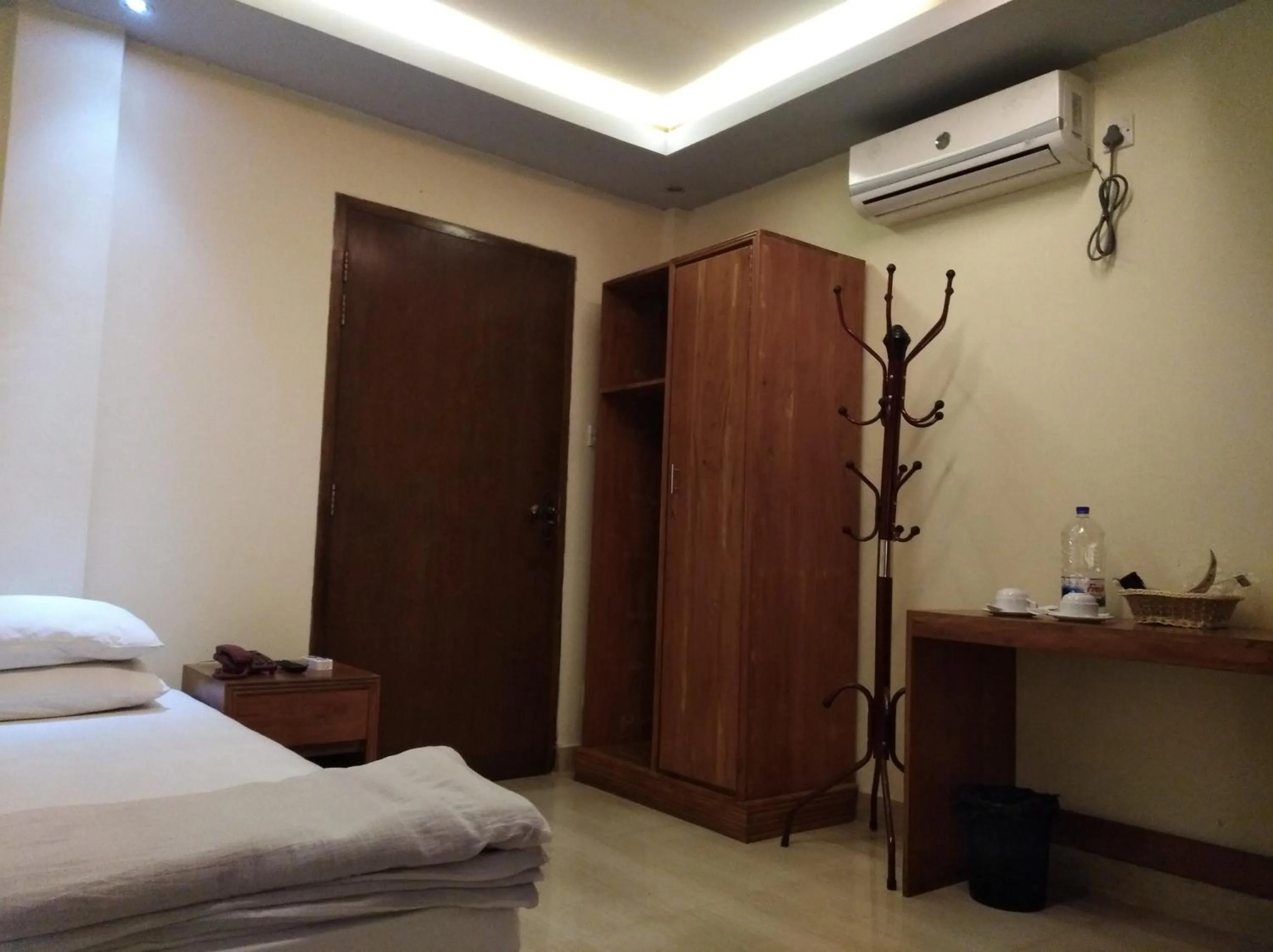 Bedroom, Bed in Bottomhill Palace Hotel