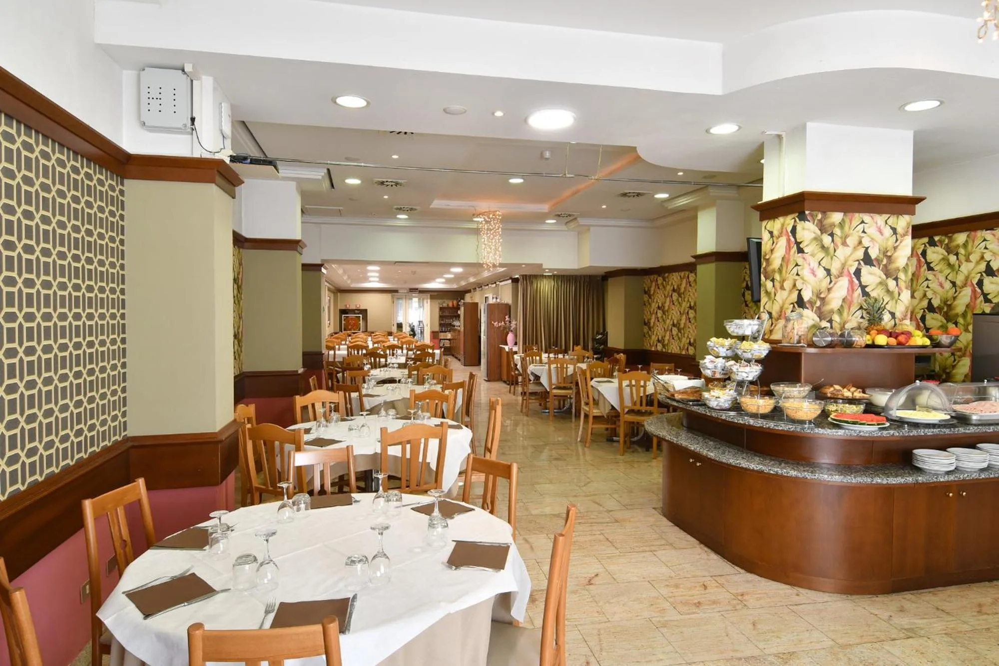 Buffet breakfast in Hotel Innocenti