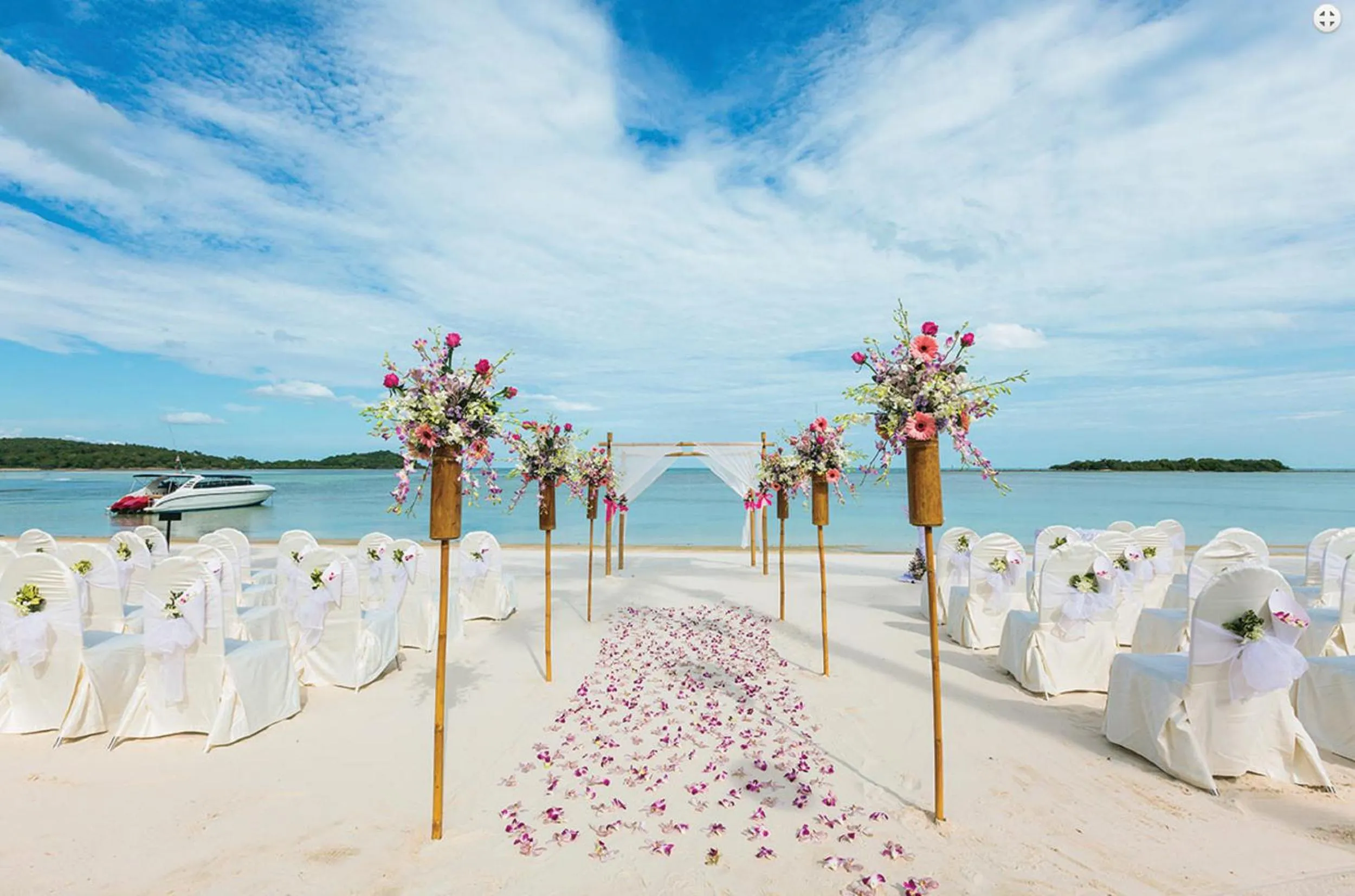 Beach in Indriya Sands