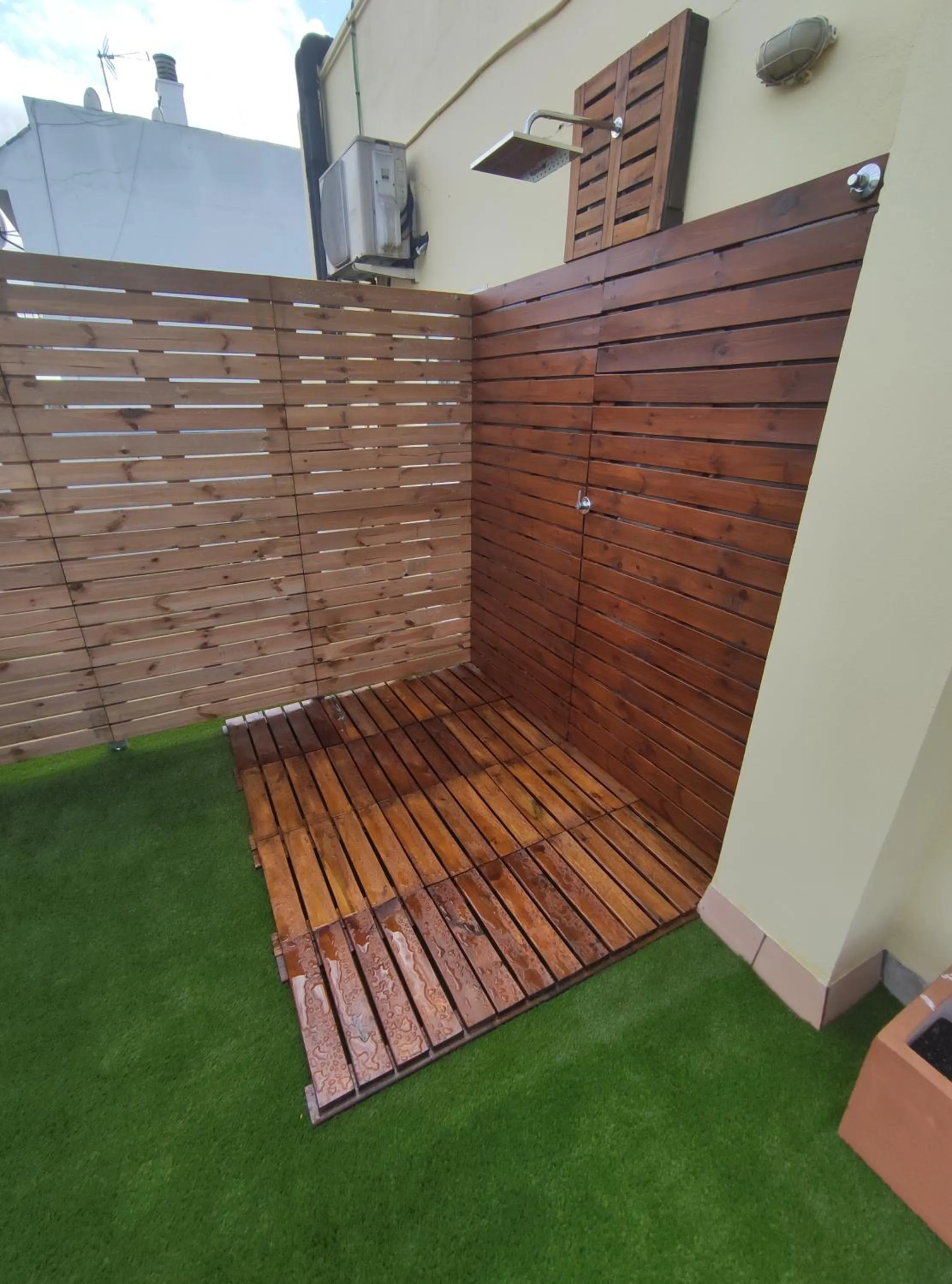 Solarium in New Samay Hostel