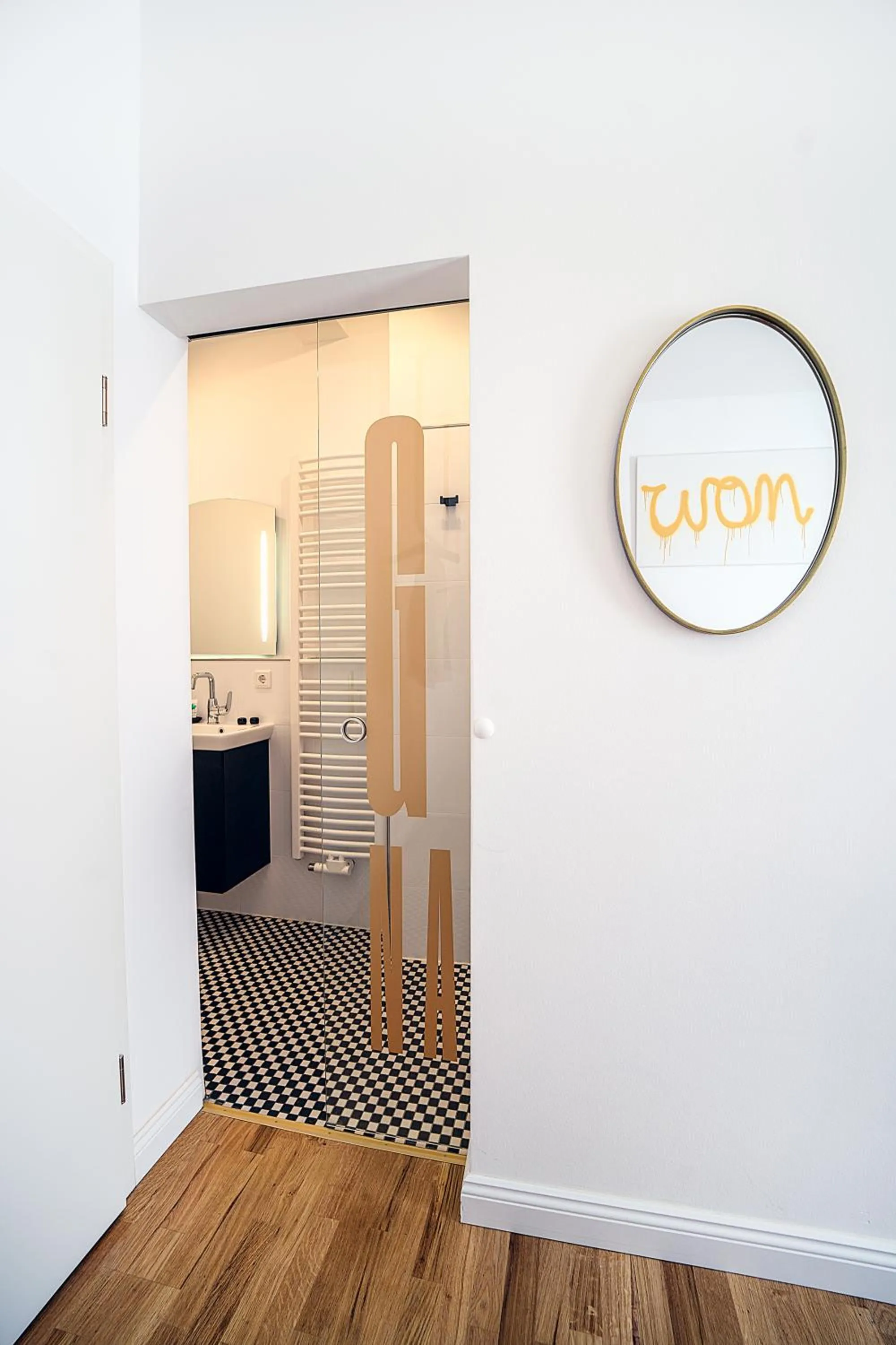 Decorative detail in Victoria Hotel