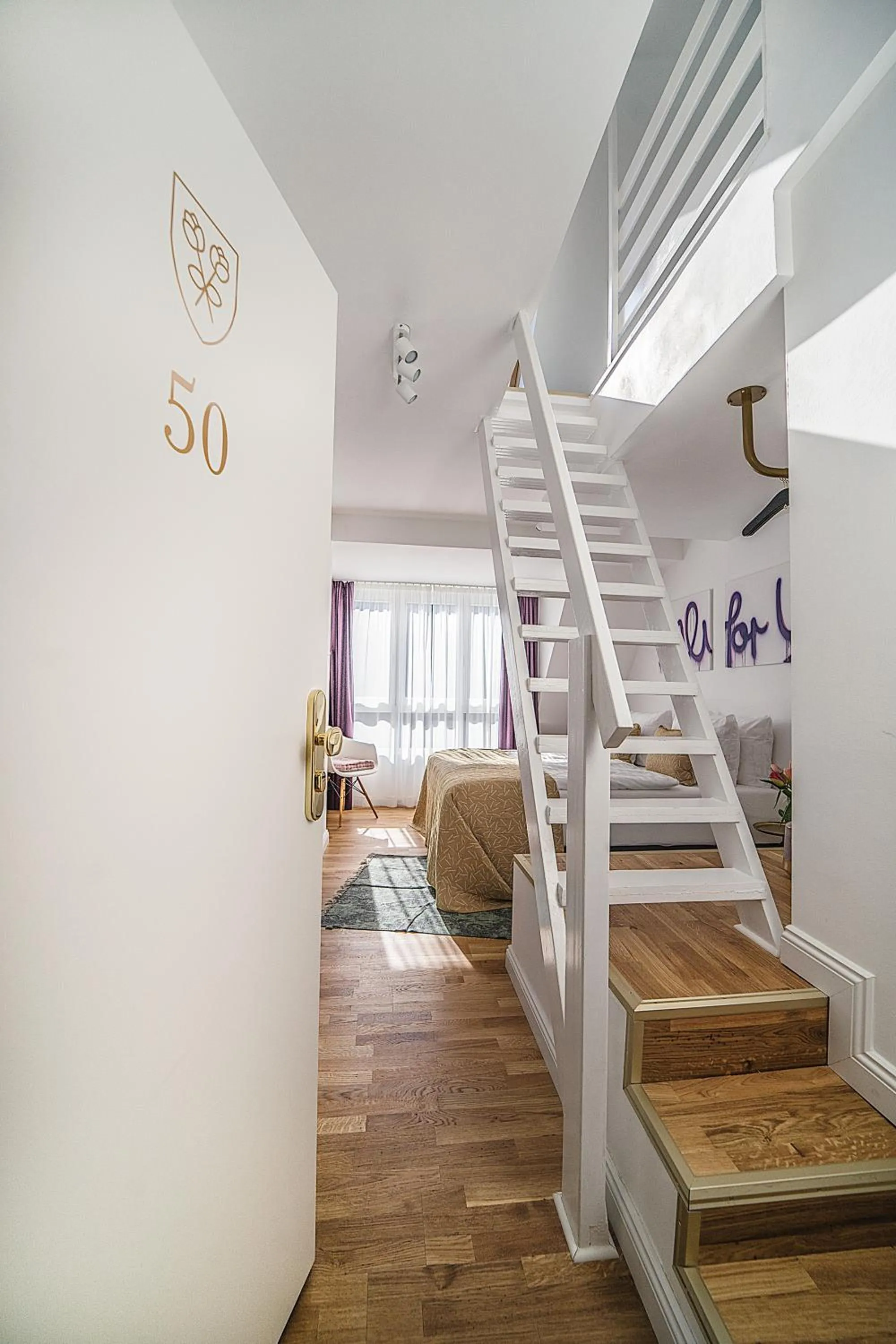 bunk bed in Victoria Hotel