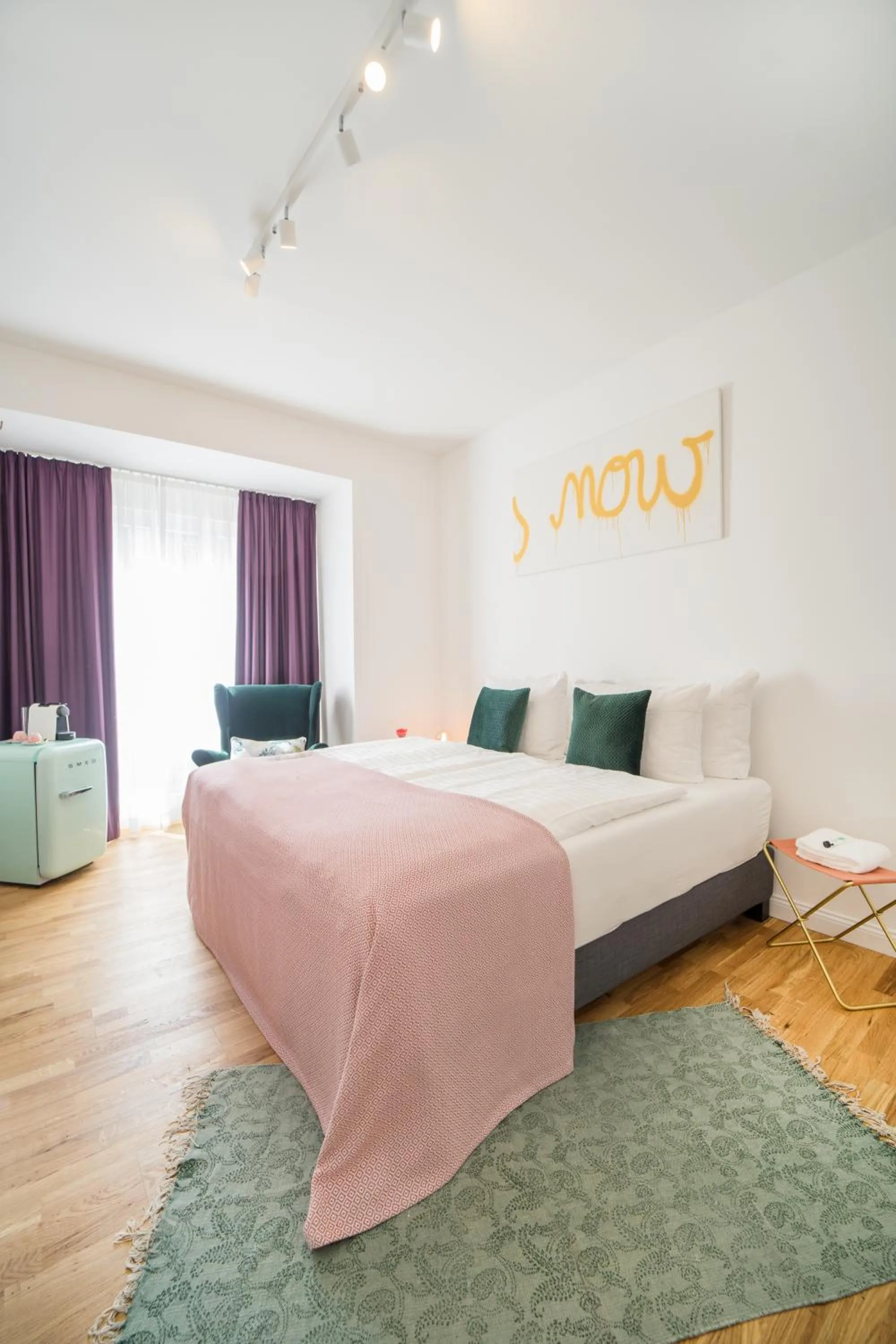 Bedroom, Bed in Victoria Hotel