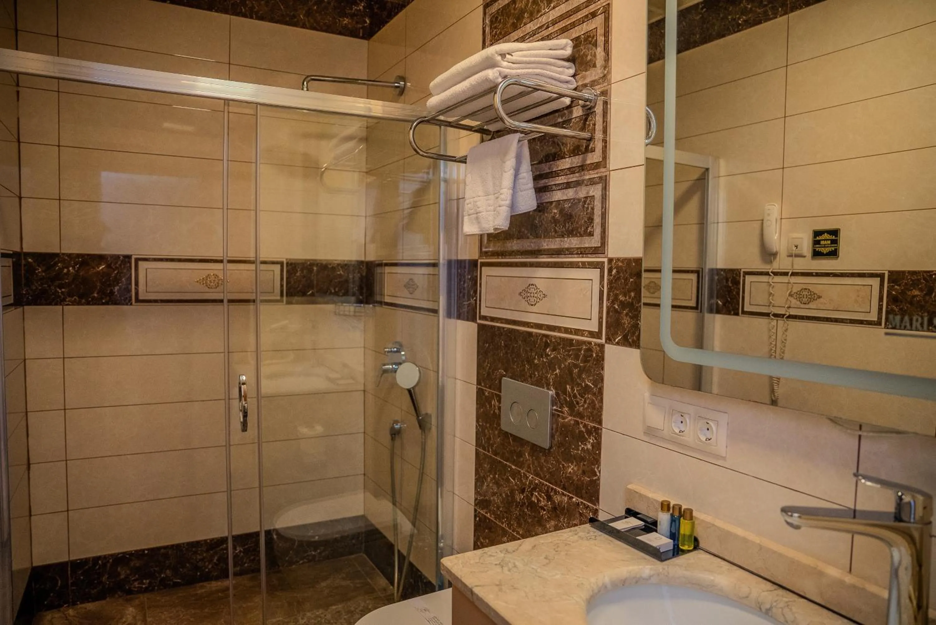 Shower in Mari Suites Hotel
