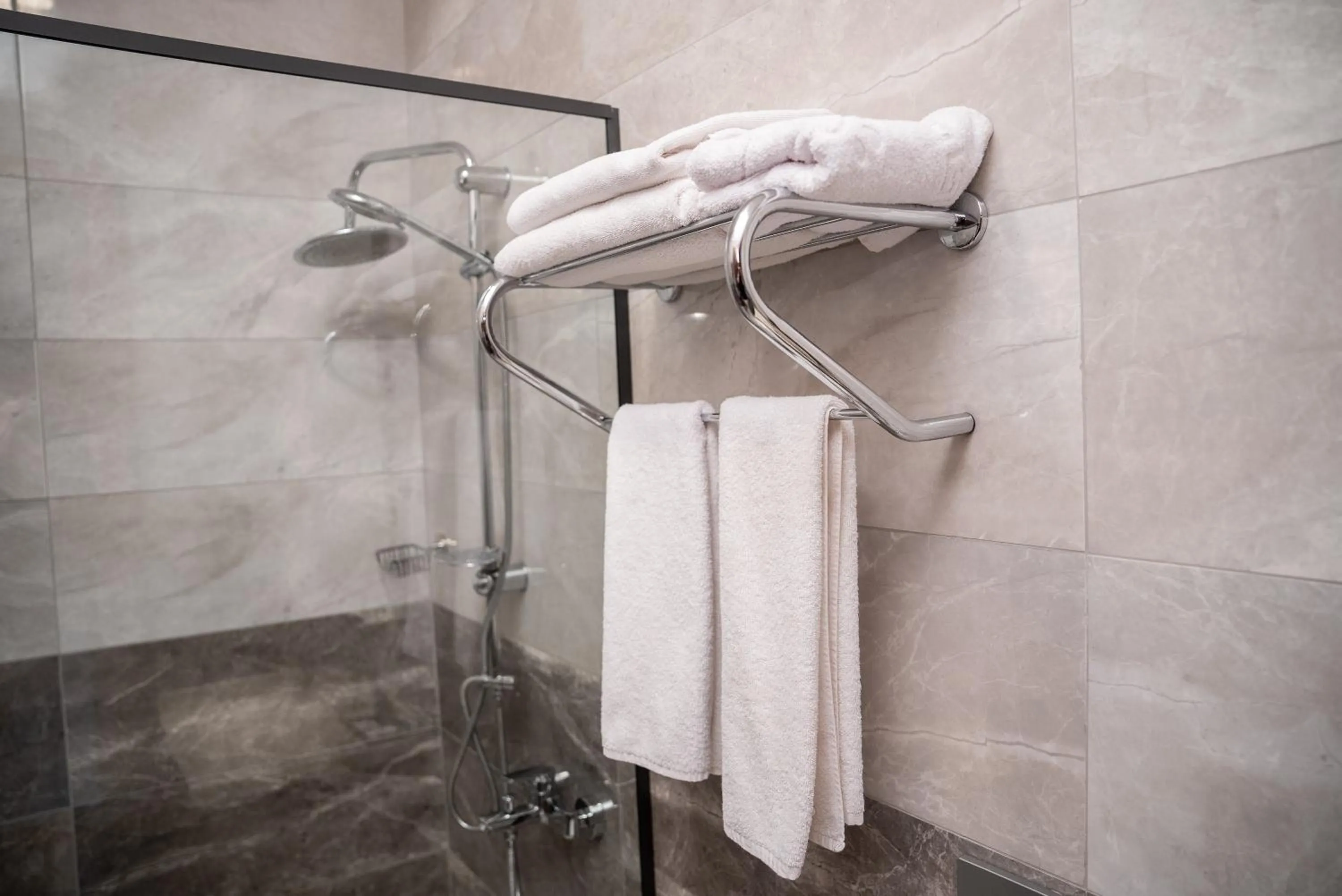 Shower in Mari Suites Hotel