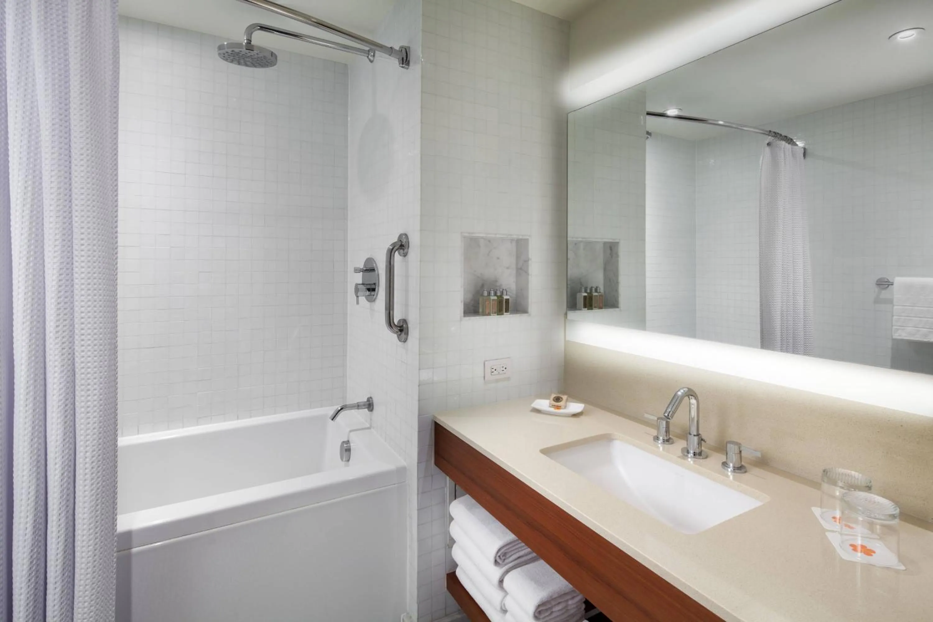 Bathroom in Mauna Kea Beach Hotel, Autograph Collection