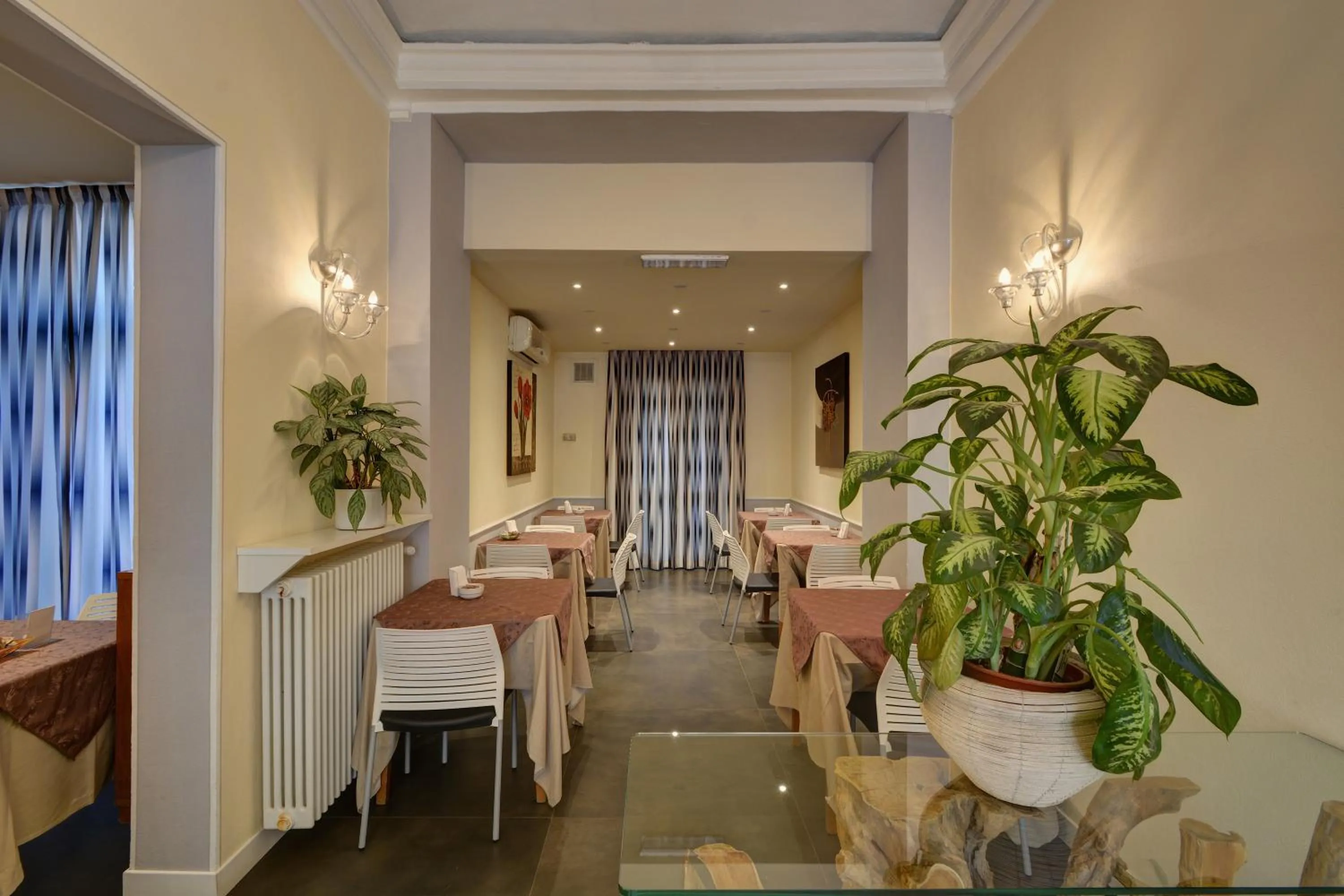 Restaurant/places to eat in Hotel Universo