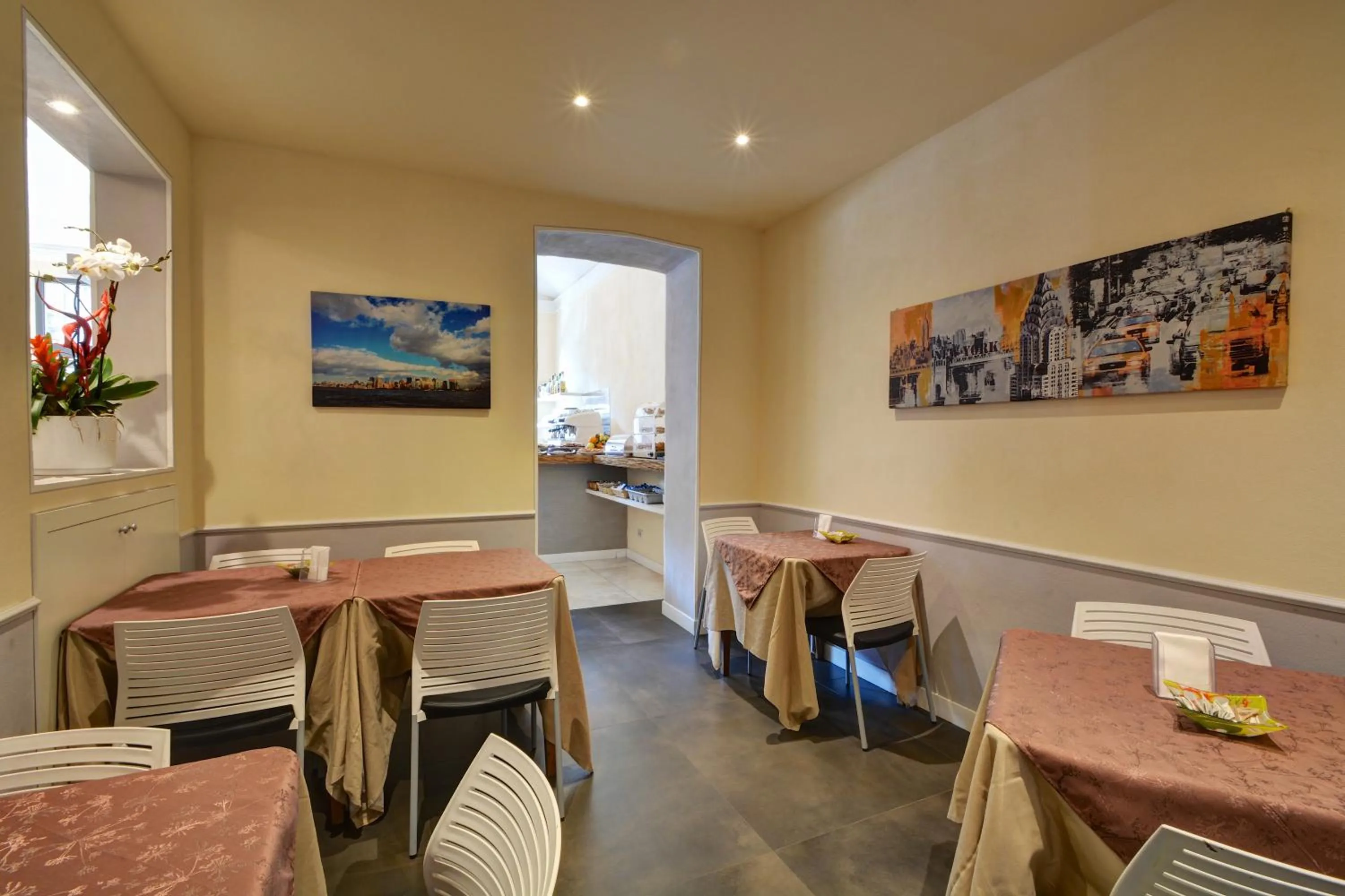 Restaurant/places to eat in Hotel Universo