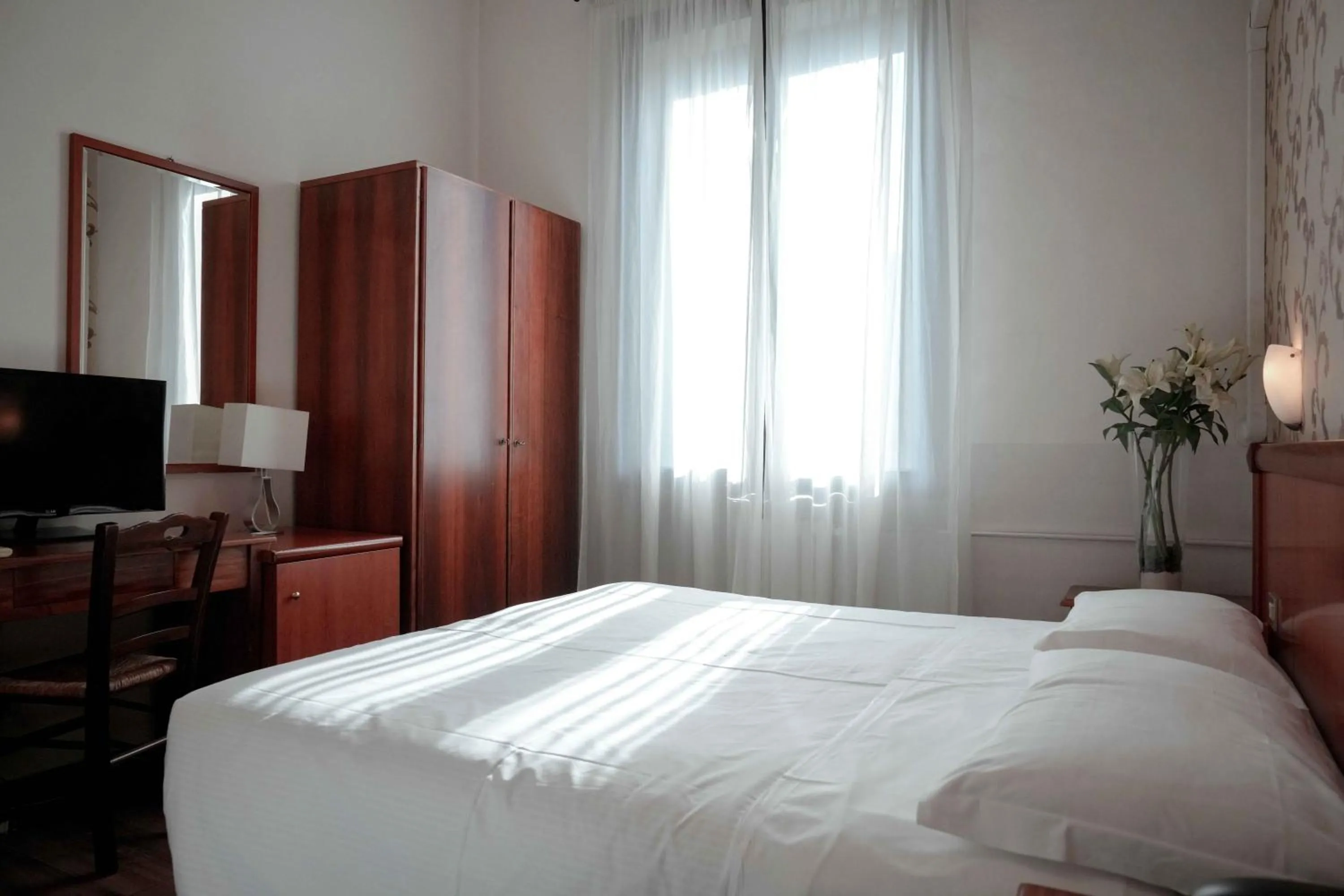 Bedroom, Bed in Hotel Universo