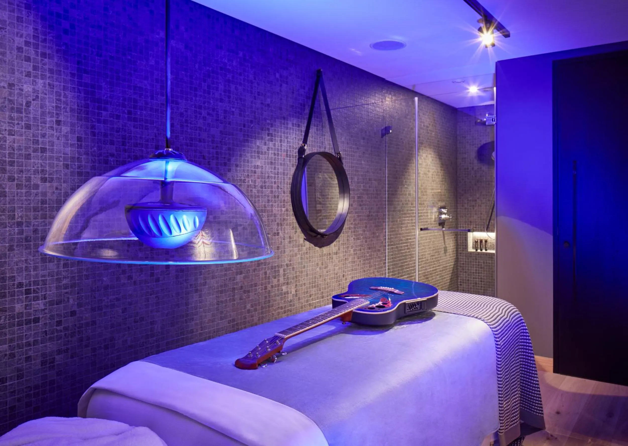 Massage, Bed in Hard Rock Hotel Davos
