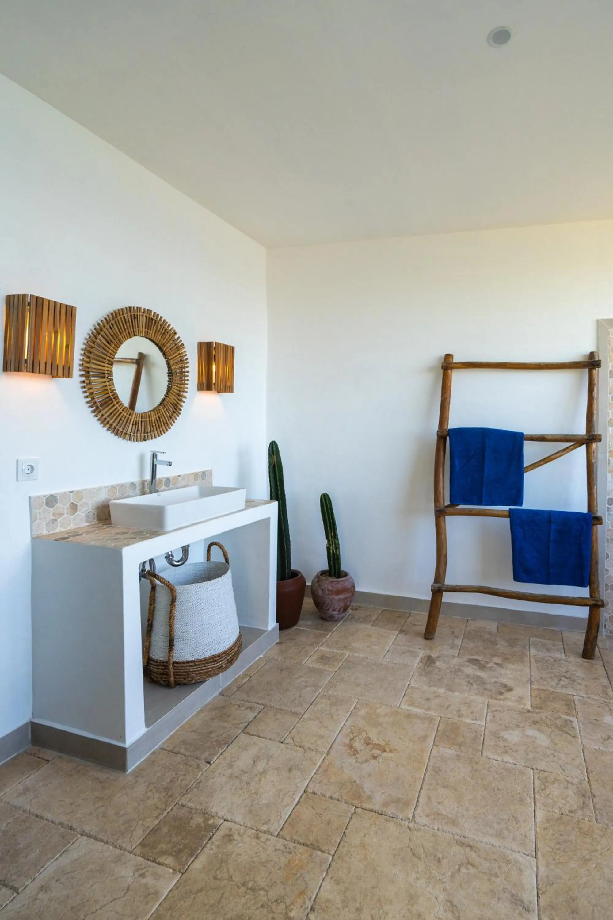 Bathroom, Bed in Bingin Beach House
