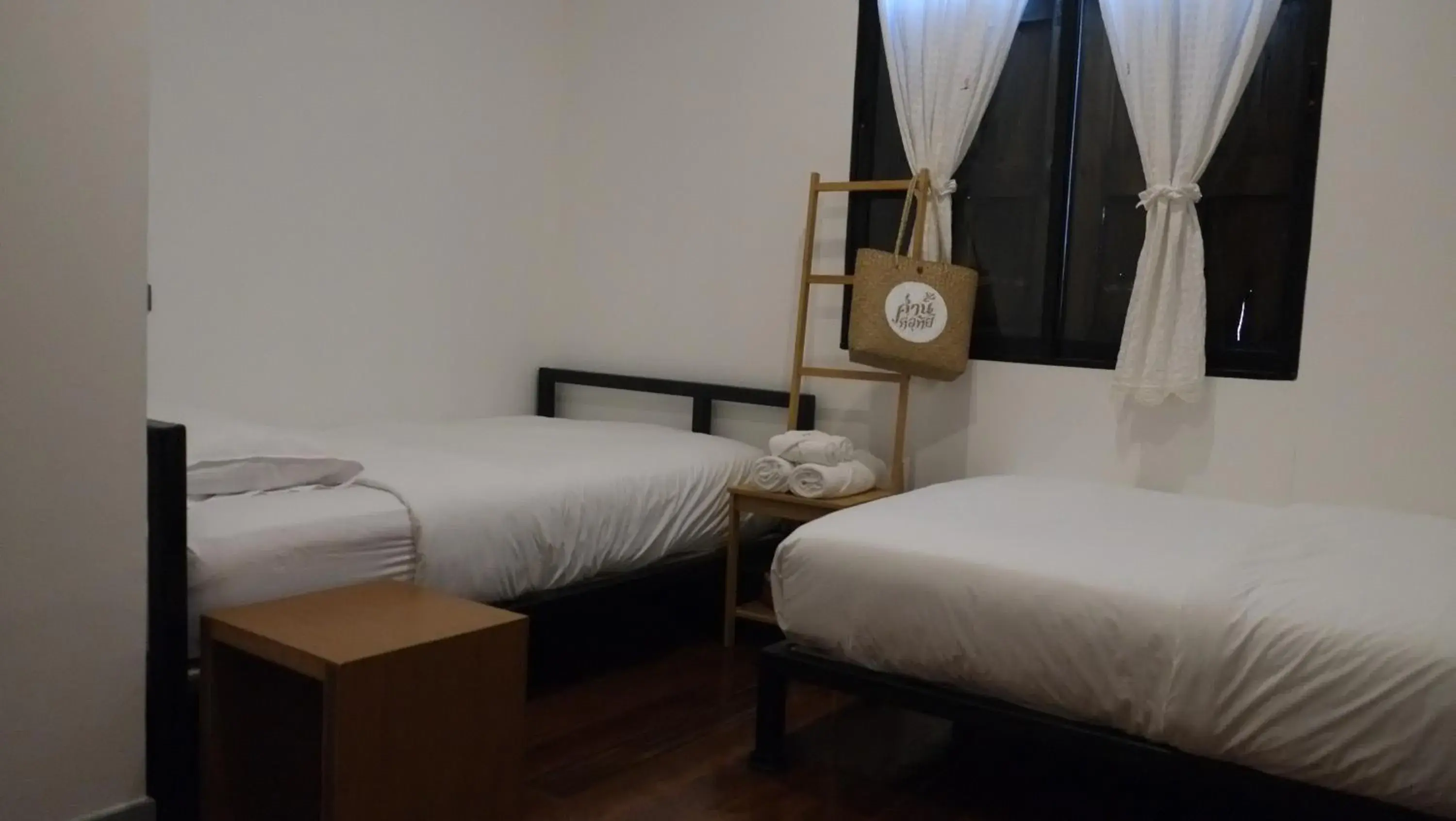 Comeneetee Uthai Comeneetee Uthai