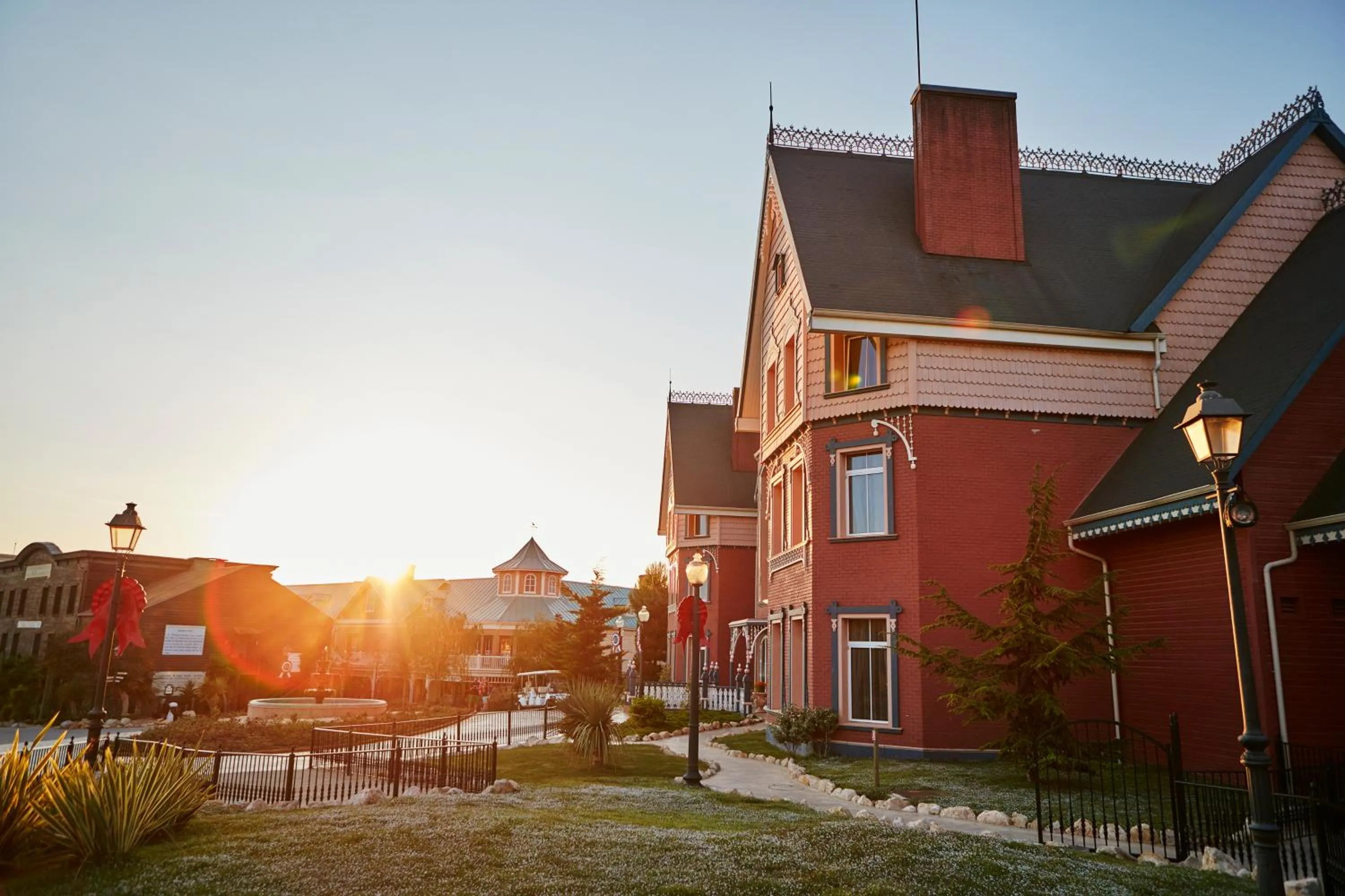 Garden view in PortAventura Hotel Lucy's Mansion - Includes unlimited access & Express wristband to PortAventura Park & Ferrari Land