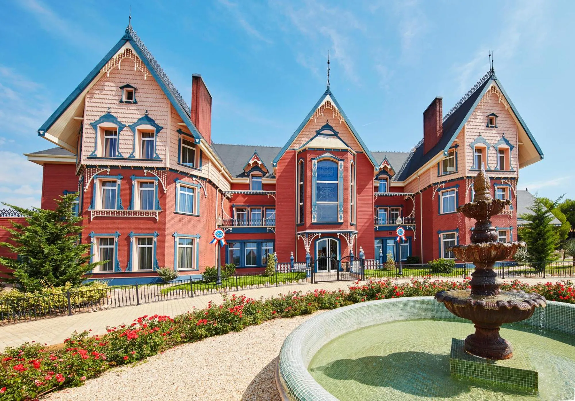 Property building in PortAventura Hotel Lucy's Mansion - Includes unlimited access & Express wristband to PortAventura Park & Ferrari Land