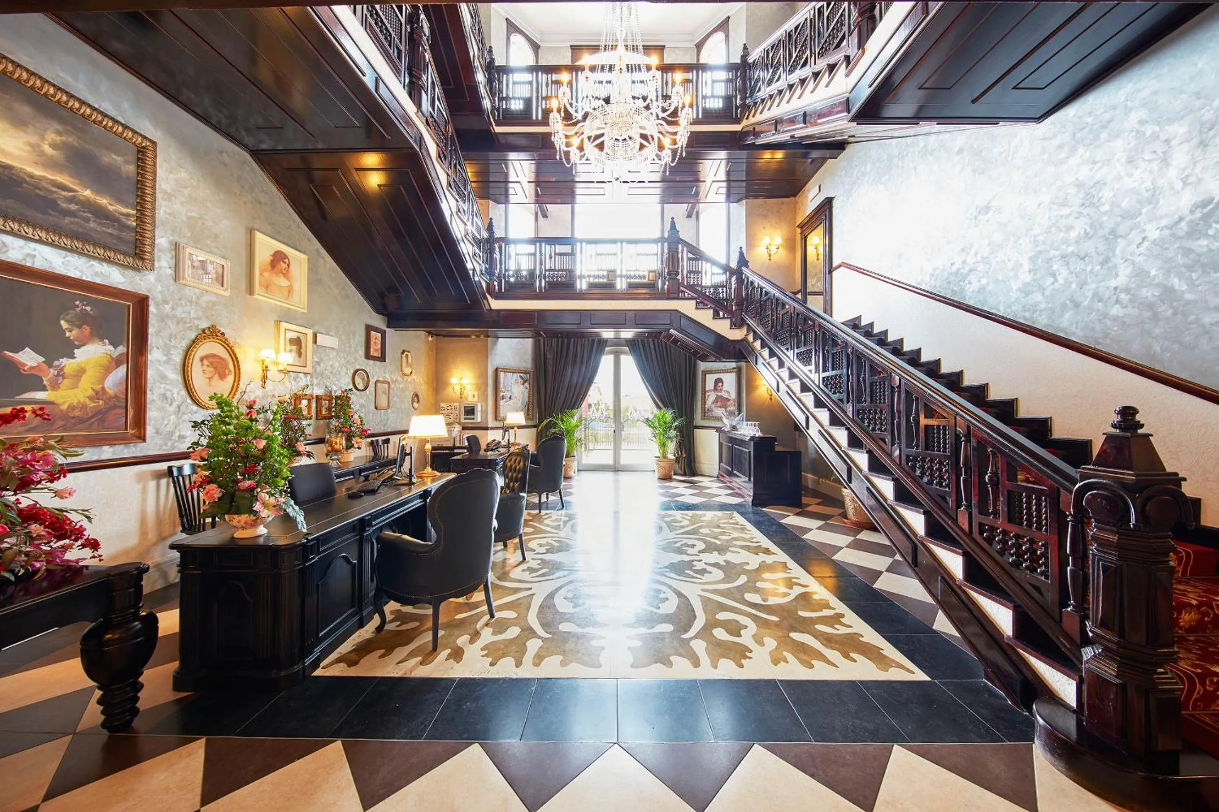 Lobby or reception in PortAventura Hotel Lucy's Mansion - Includes unlimited access & Express wristband to PortAventura Park & Ferrari Land