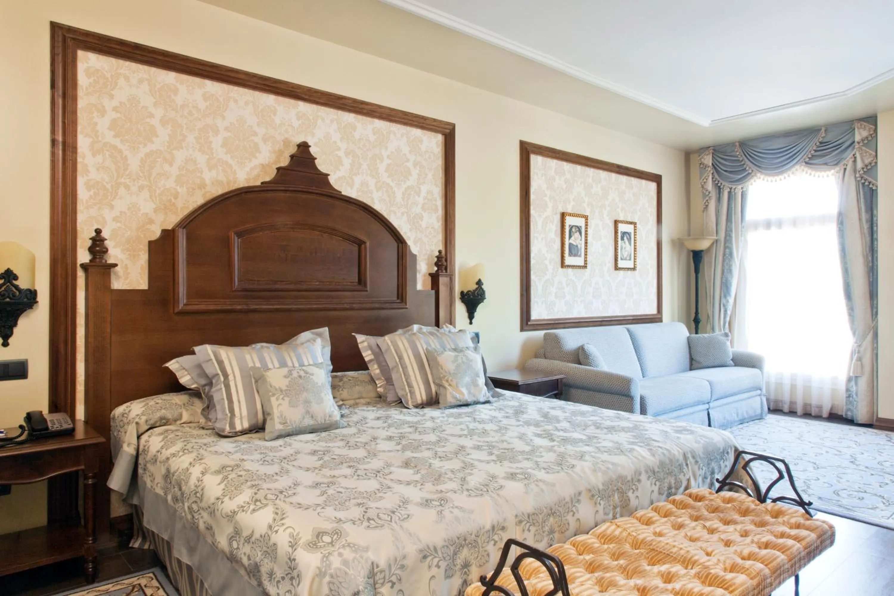Bed in PortAventura Hotel Lucy's Mansion - Includes unlimited access & Express wristband to PortAventura Park & Ferrari Land