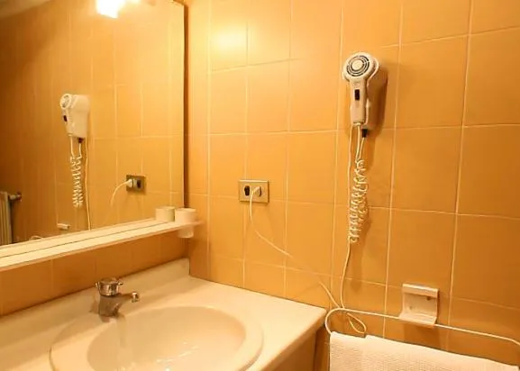 Bathroom in Hotel Residence Universo