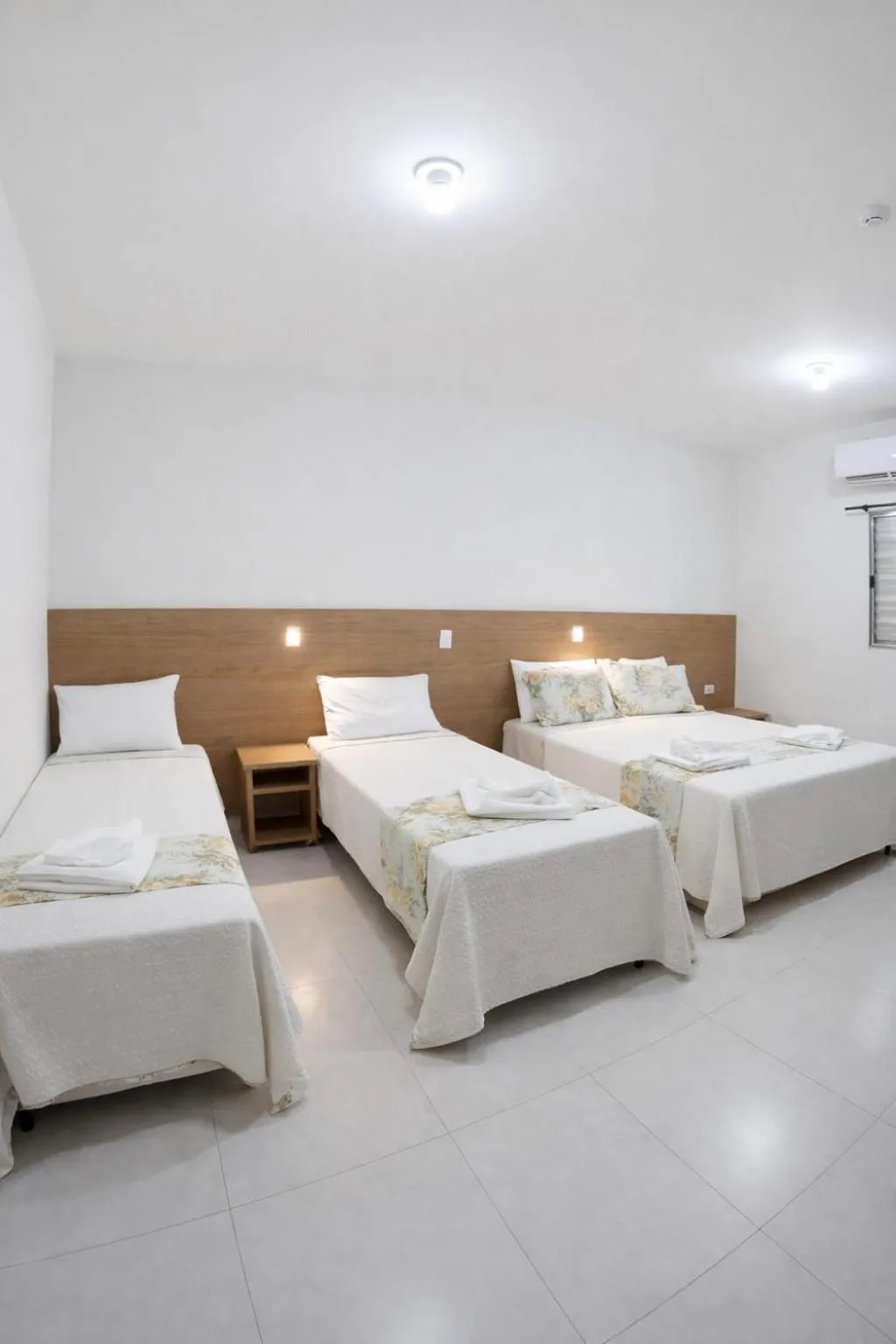 Bed in Hotel Refugio