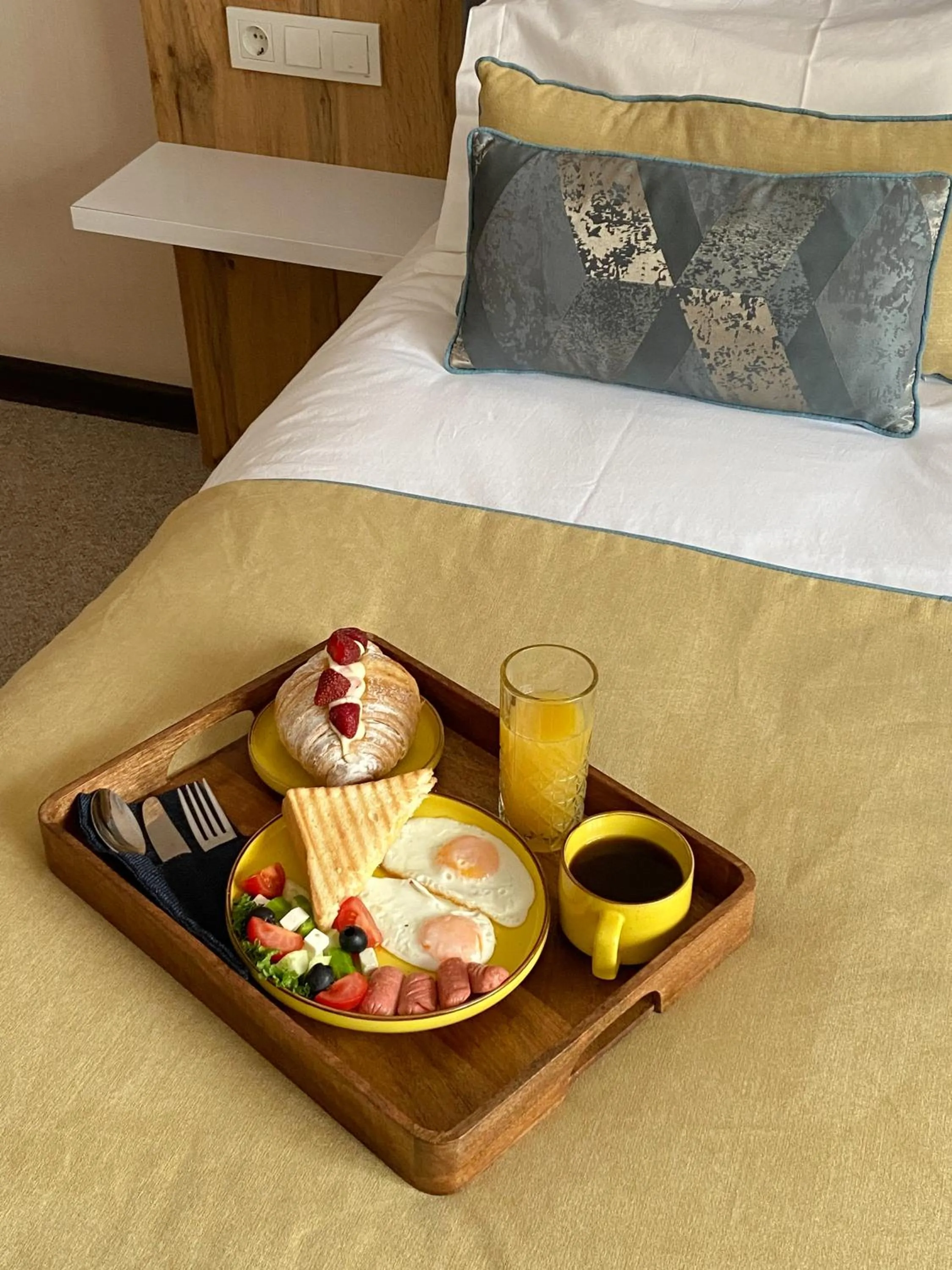 Breakfast, Bed in Keremet Hotel