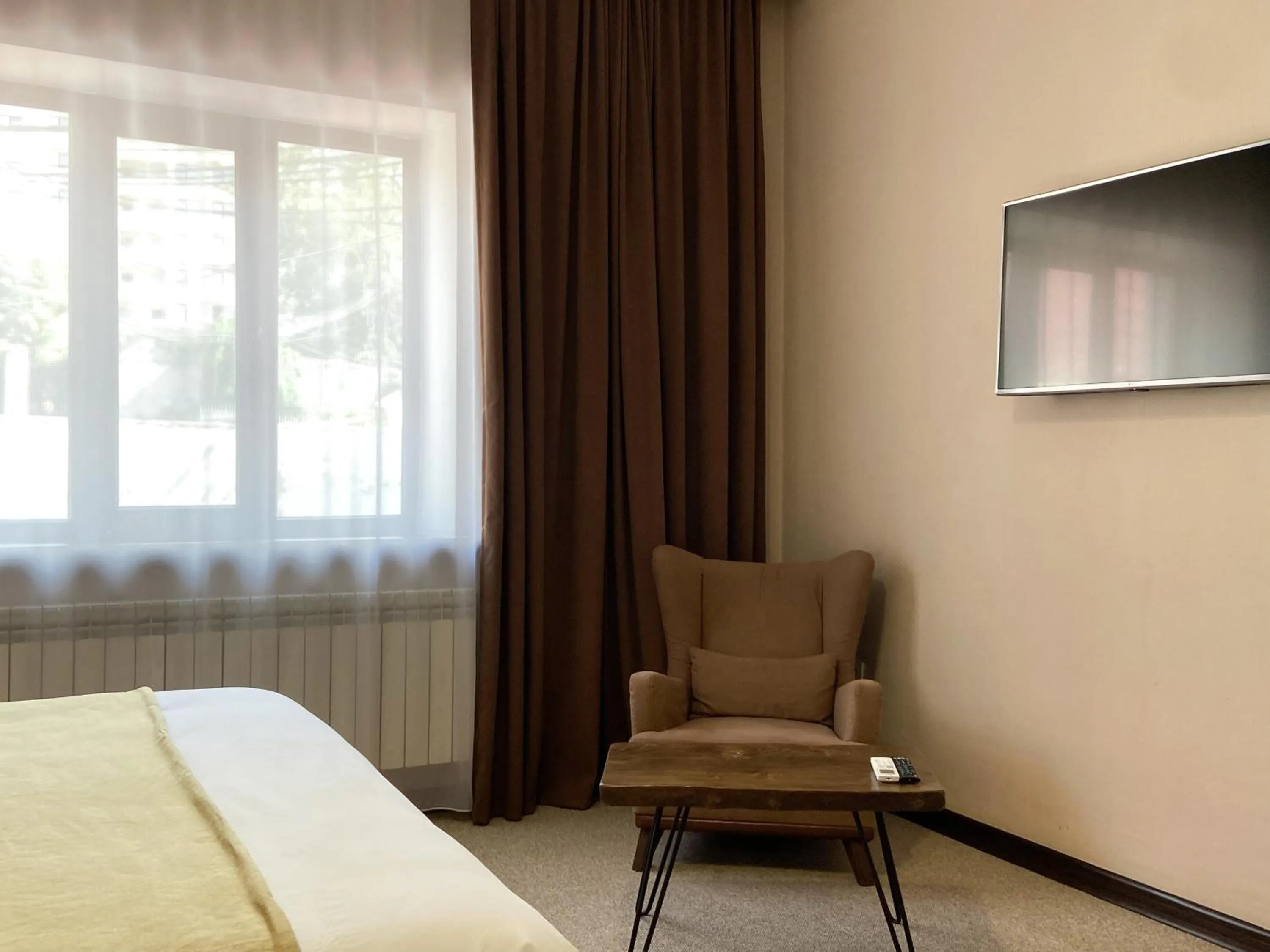 TV and multimedia, Bed in Keremet Hotel