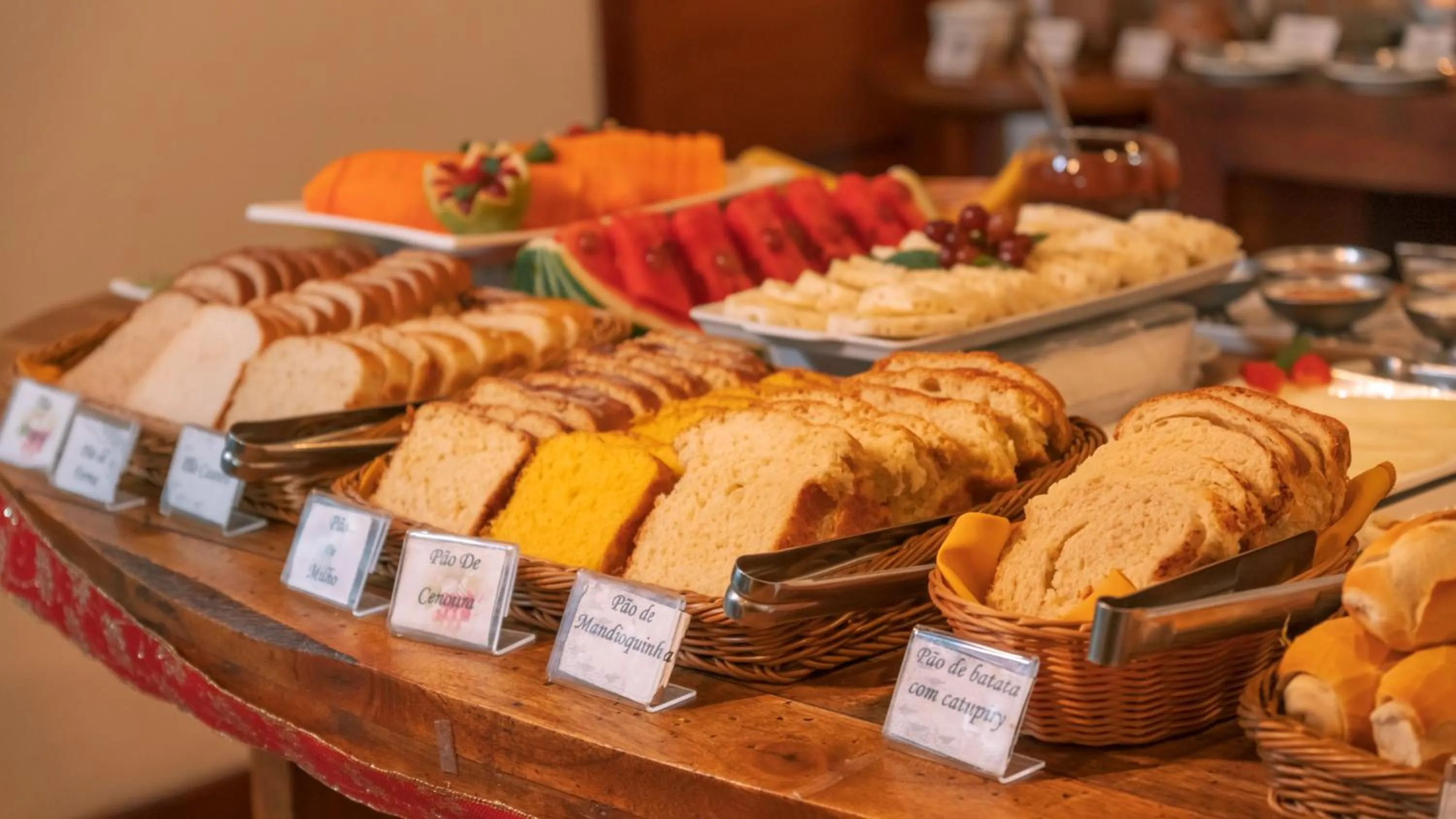 Buffet breakfast in Pousada La Toscana Campos do Jordão