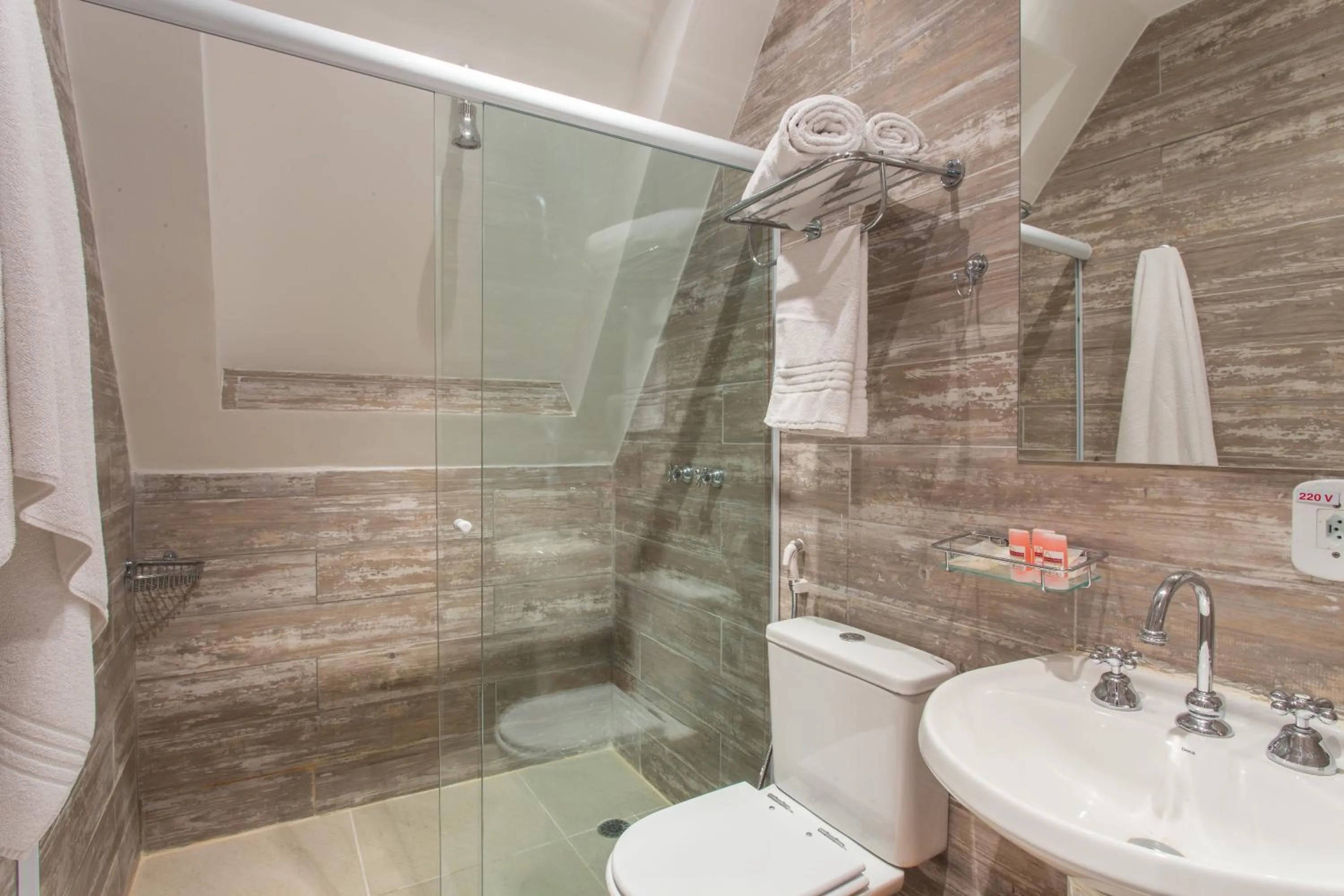 Bathroom in Pousada La Toscana Campos do Jordão